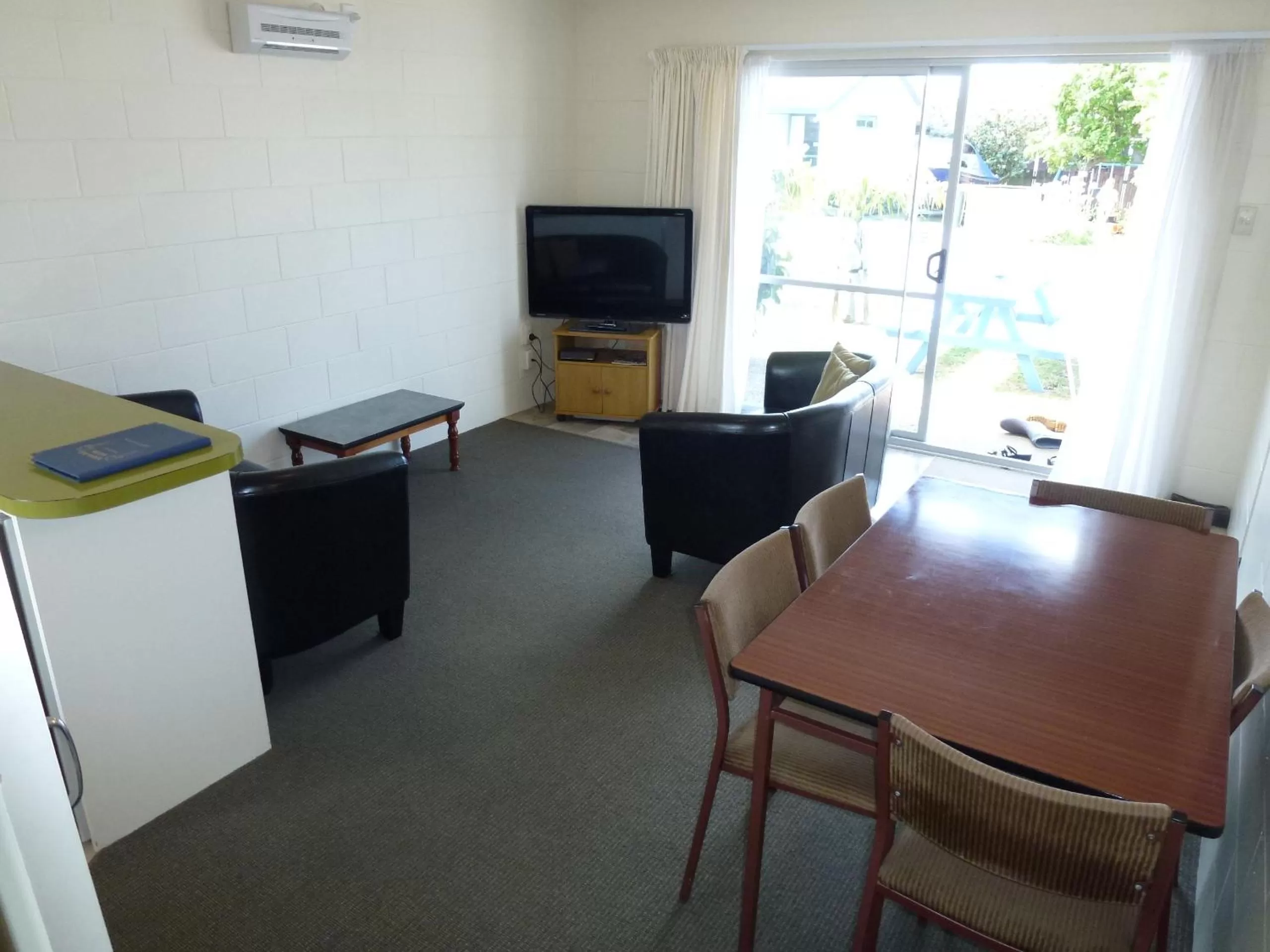 Photo of the whole room in Mana-Nui Motel