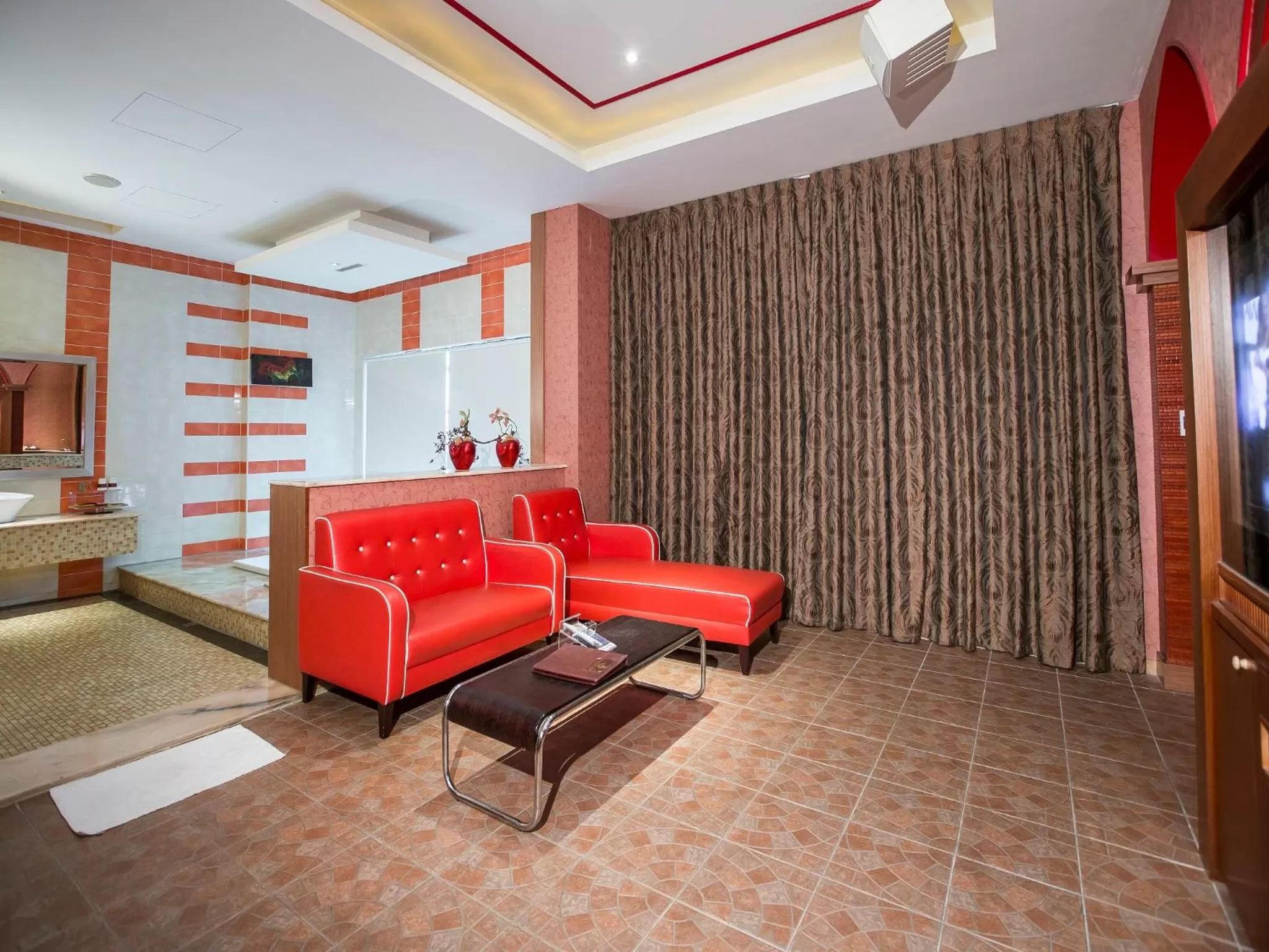 Living room in Moon Area Motel