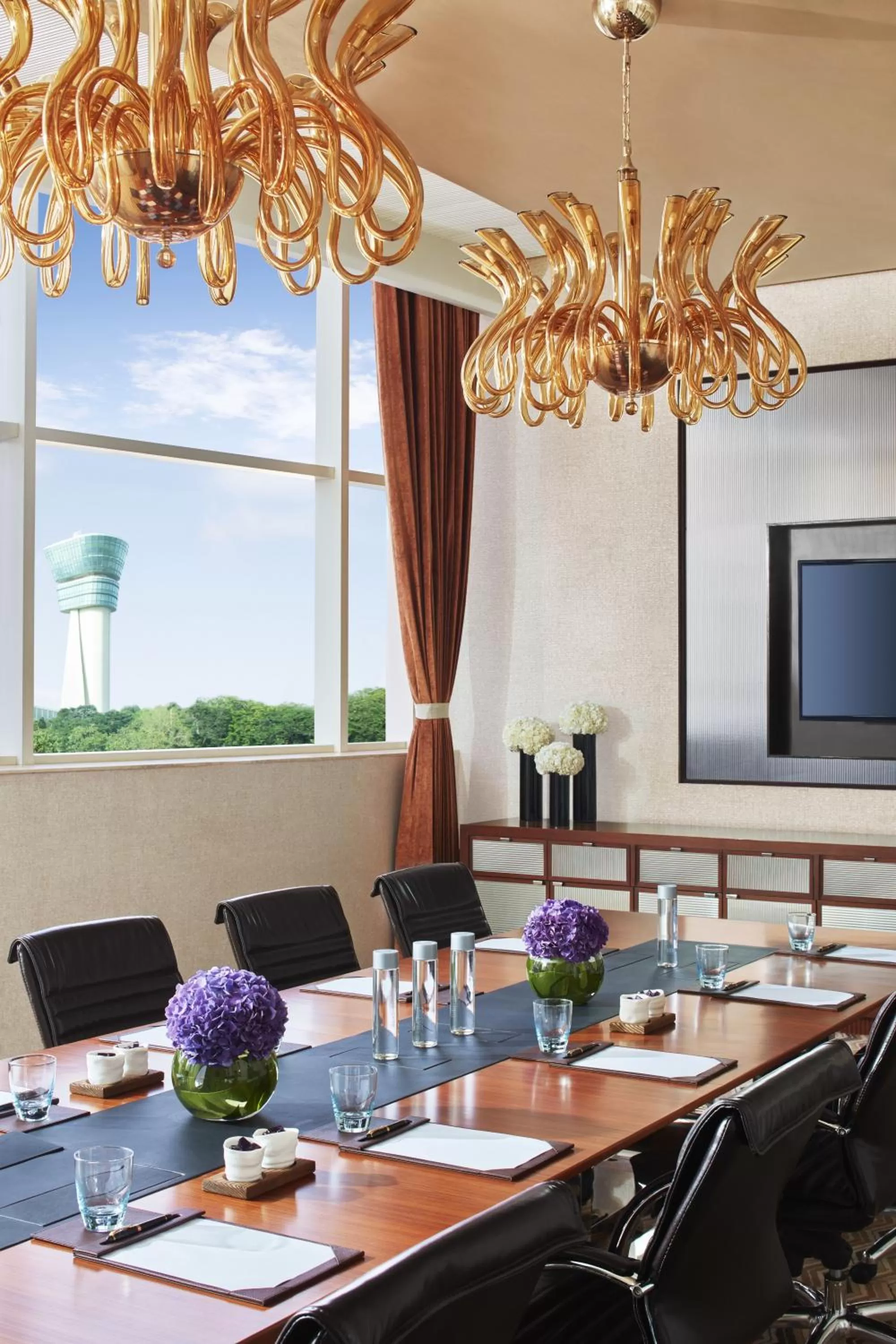 Business facilities in Taj Santacruz