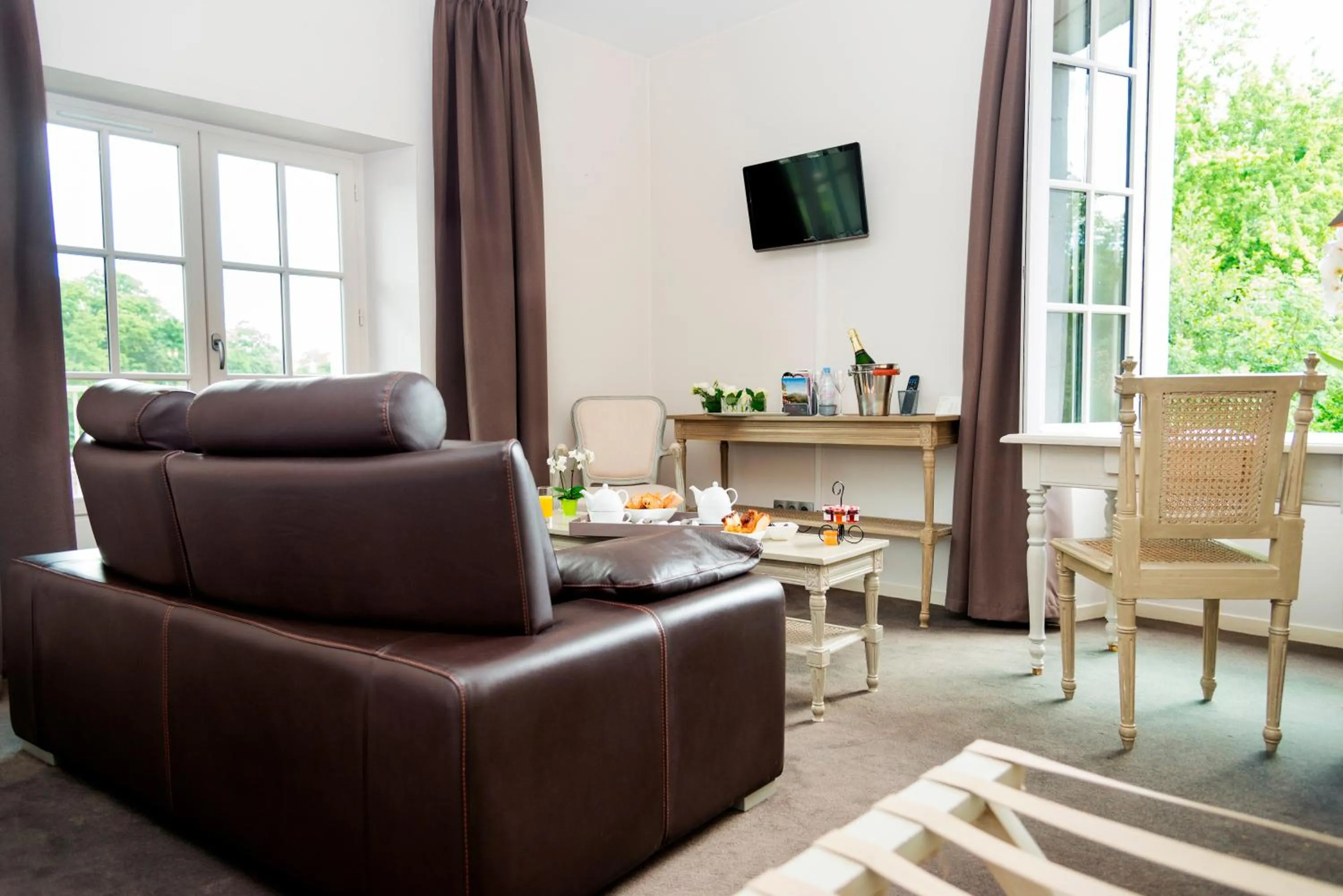 Photo of the whole room in Le Germinal