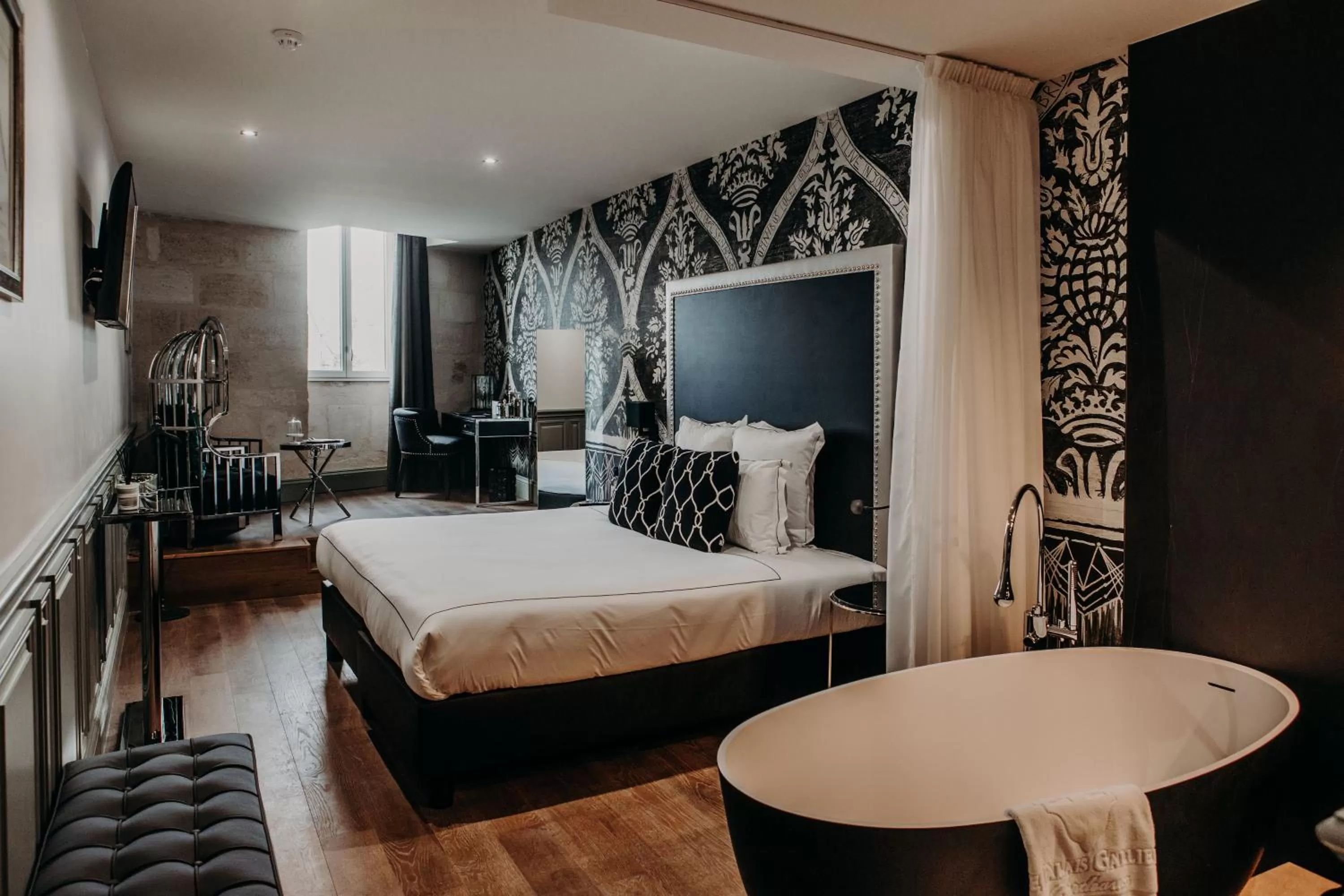 Photo of the whole room, Bed in Le Palais Gallien Hôtel & Spa