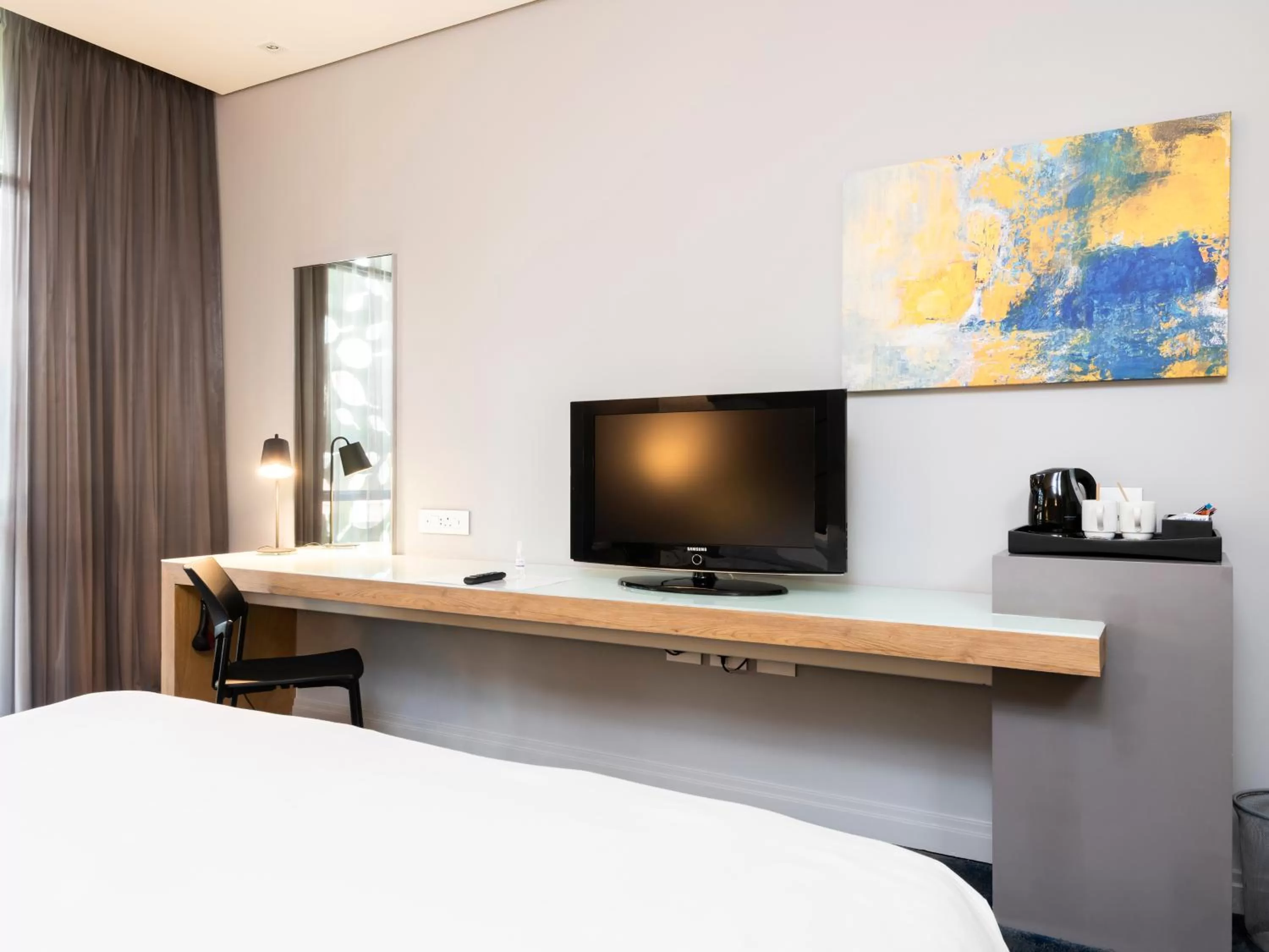 TV and multimedia, Bed in aha Gateway Hotel Umhlanga