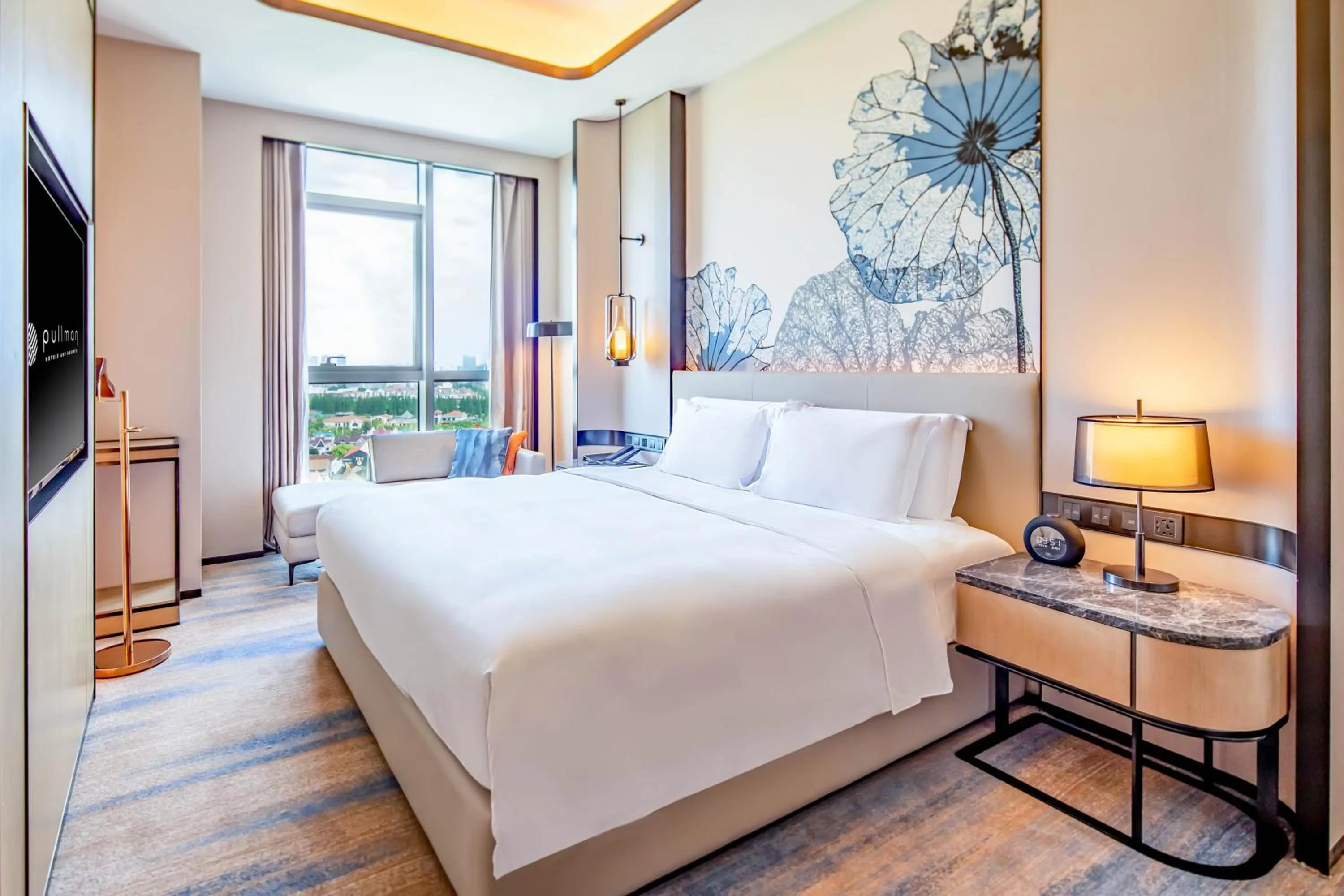 Photo of the whole room, Bed in Pullman Suzhou Taicang