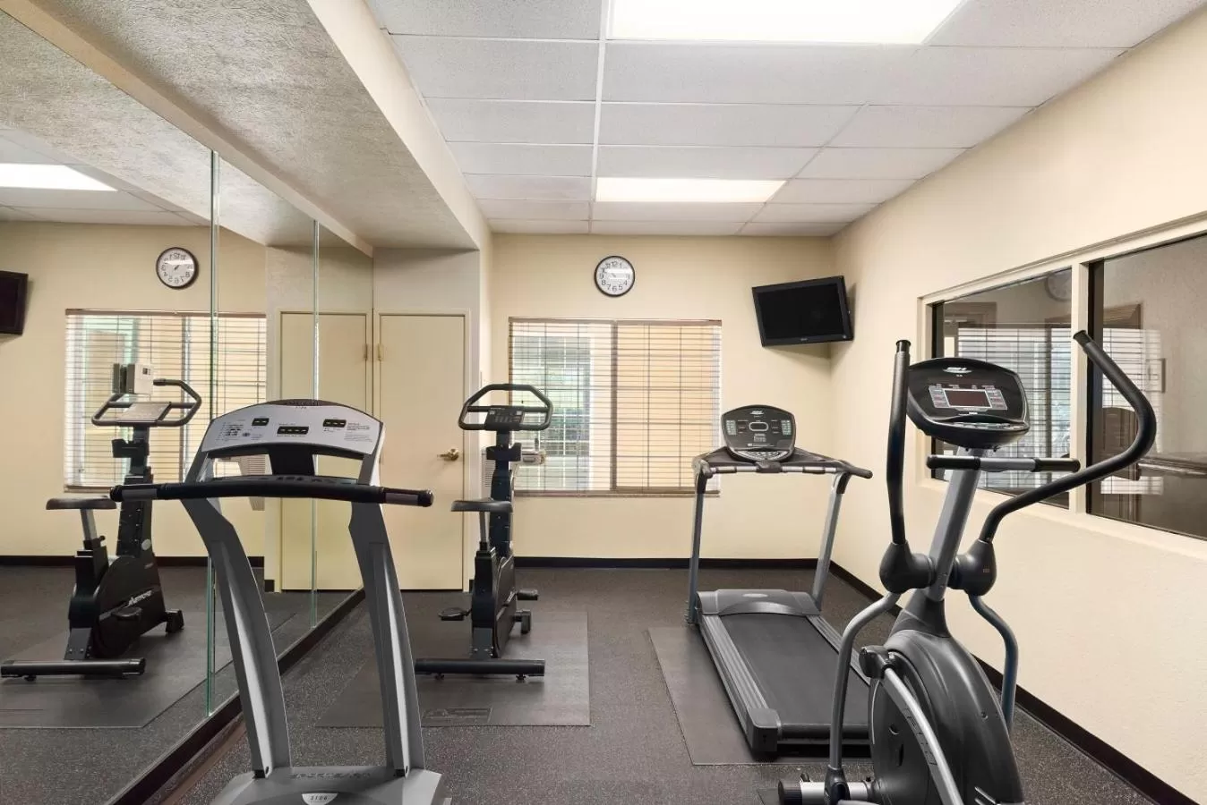 Fitness centre/facilities in Country Inn & Suites by Radisson, Paducah, KY