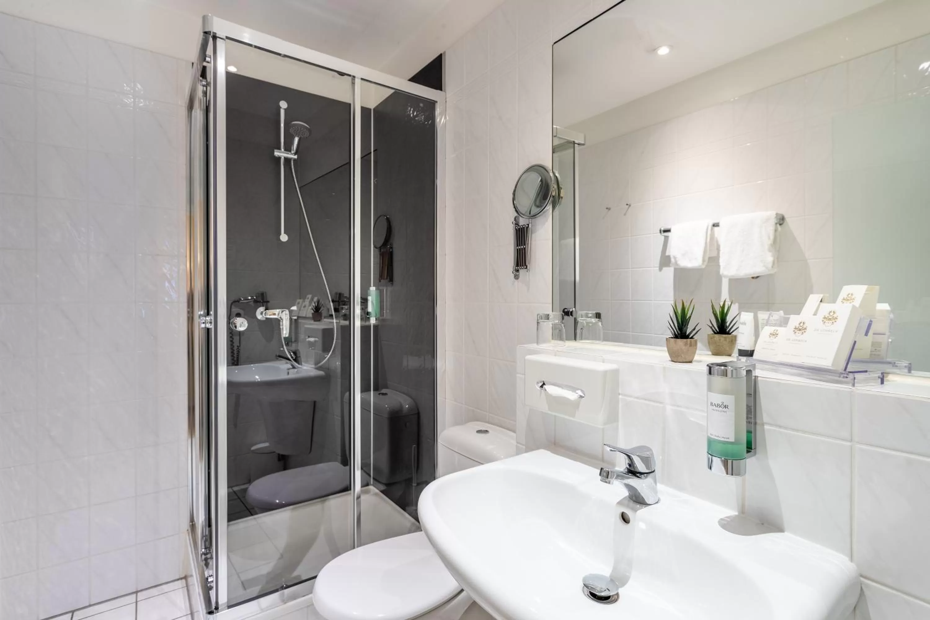 Bathroom in Hotel Am Mühlenteich