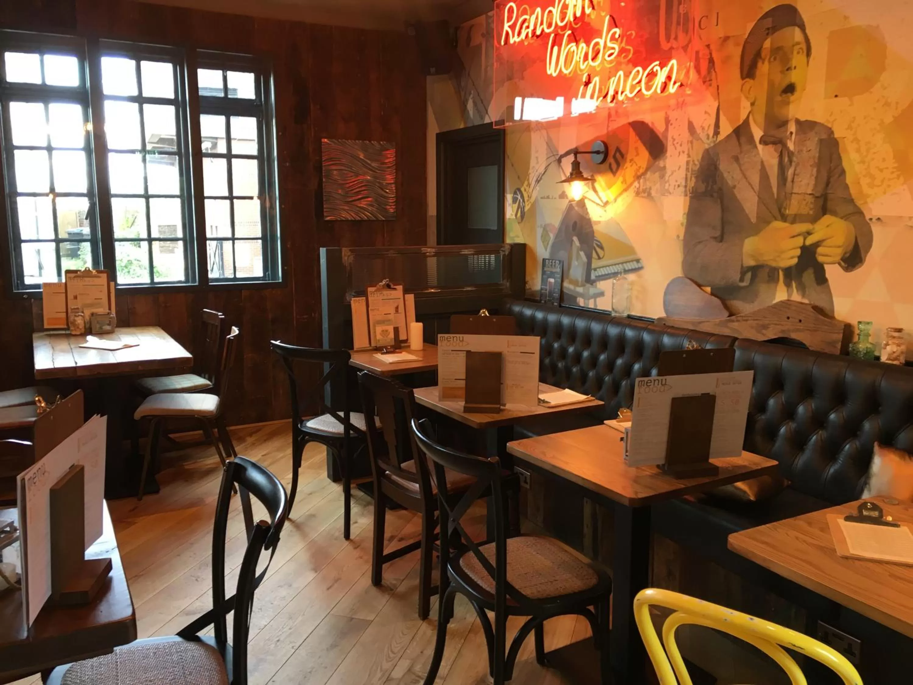 Restaurant/places to eat in Queen Street Tap