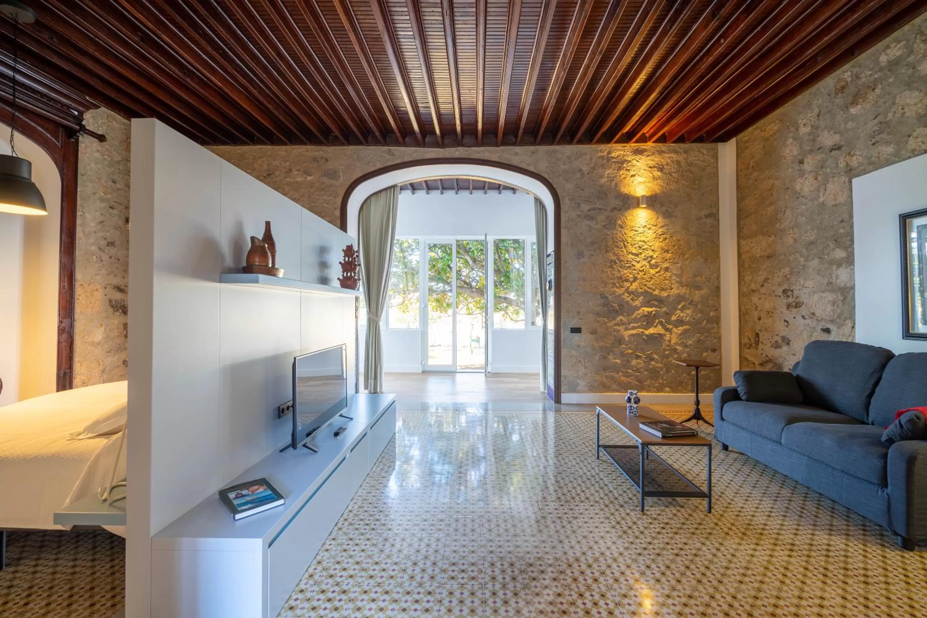 Living room, Bed in Albor Suites