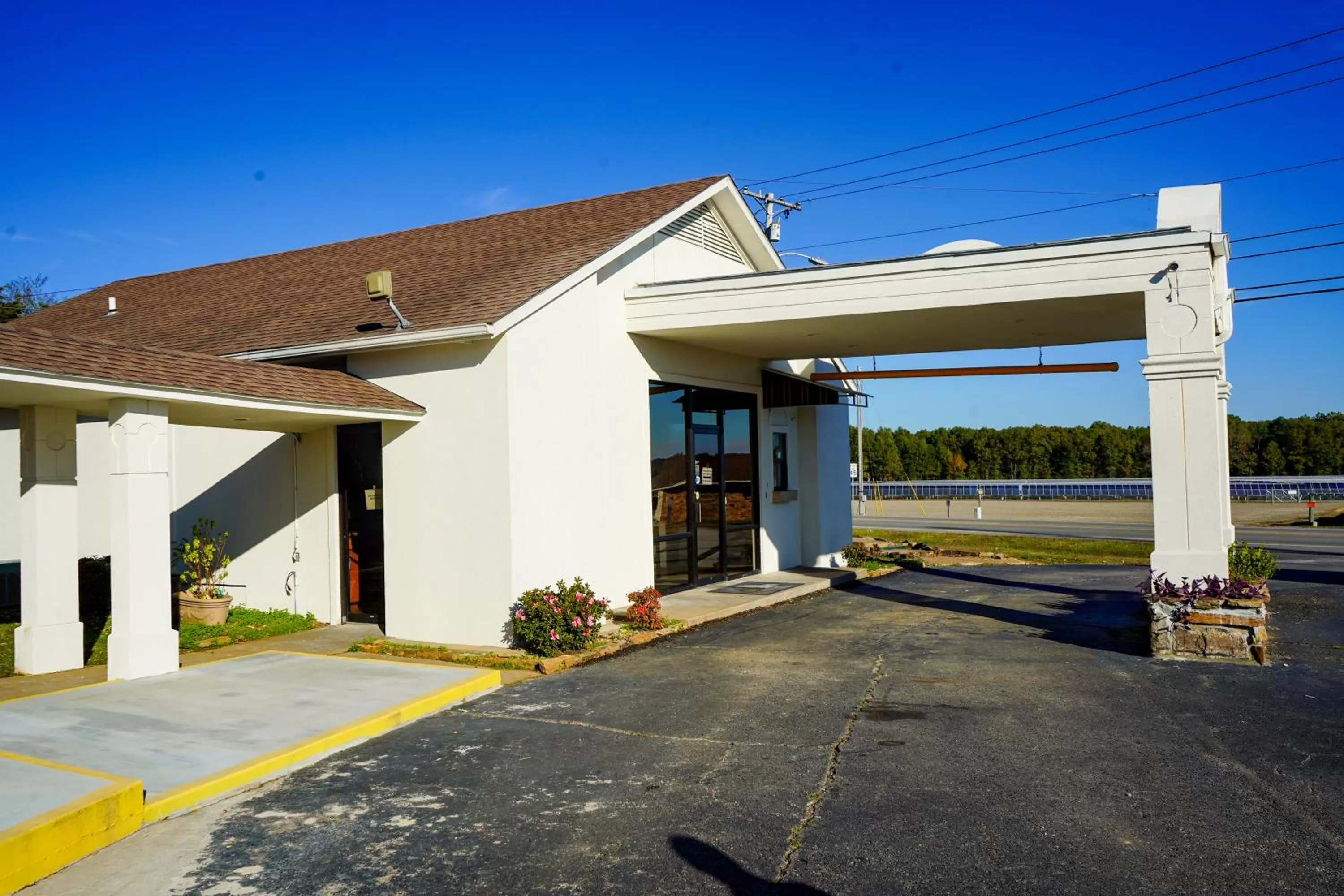 Property building in Sunset Inn Clarksville