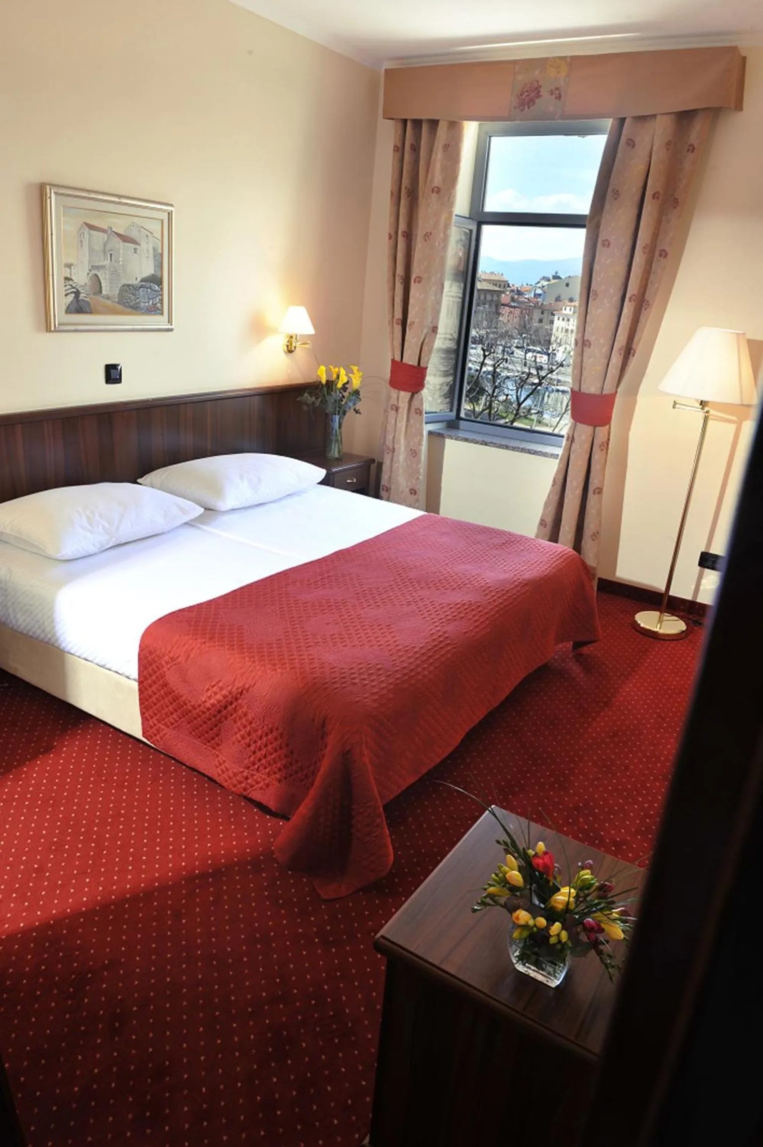 Photo of the whole room, Bed in Hotel Continental