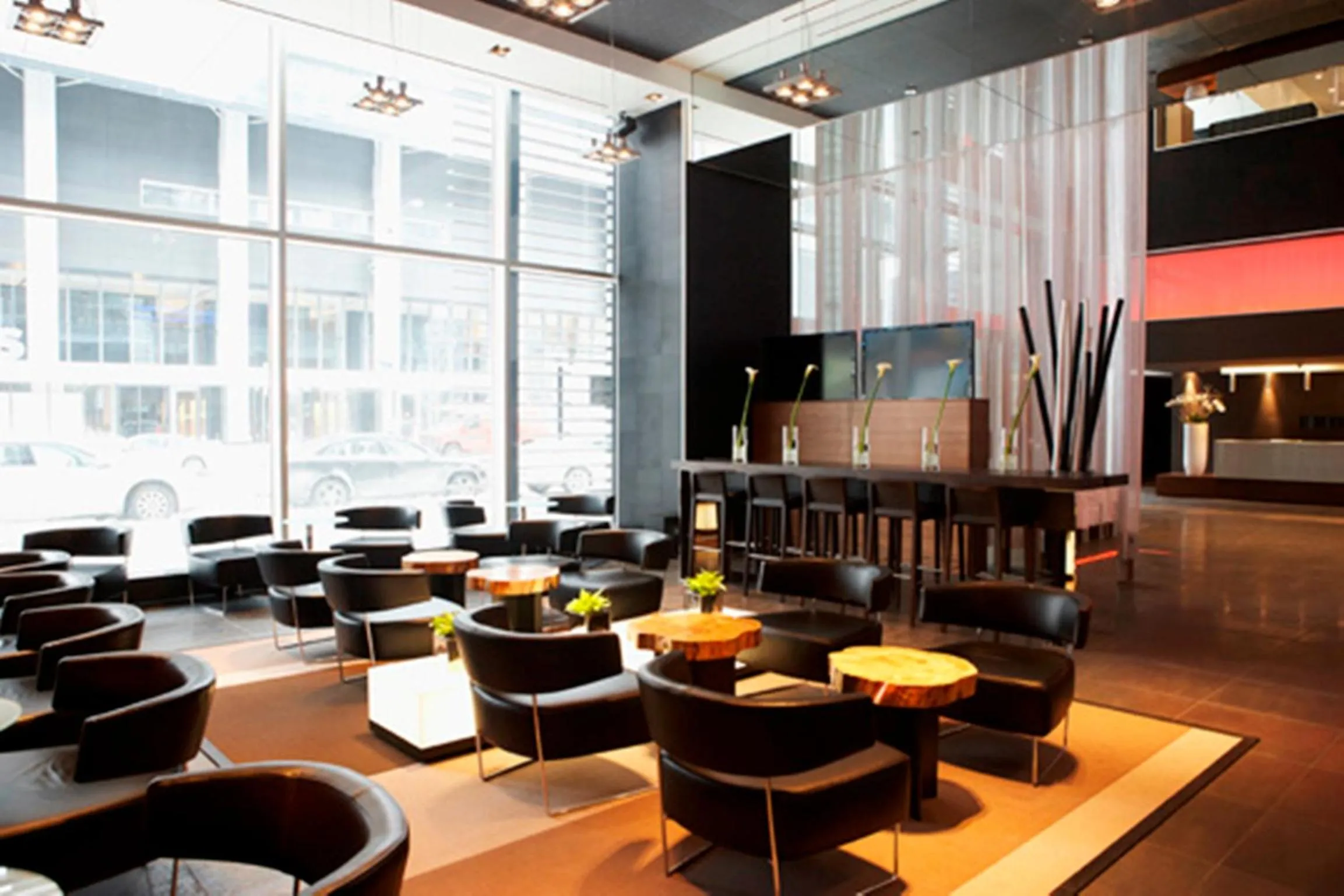 Restaurant/places to eat in Le Germain Hotel Maple Leaf Square