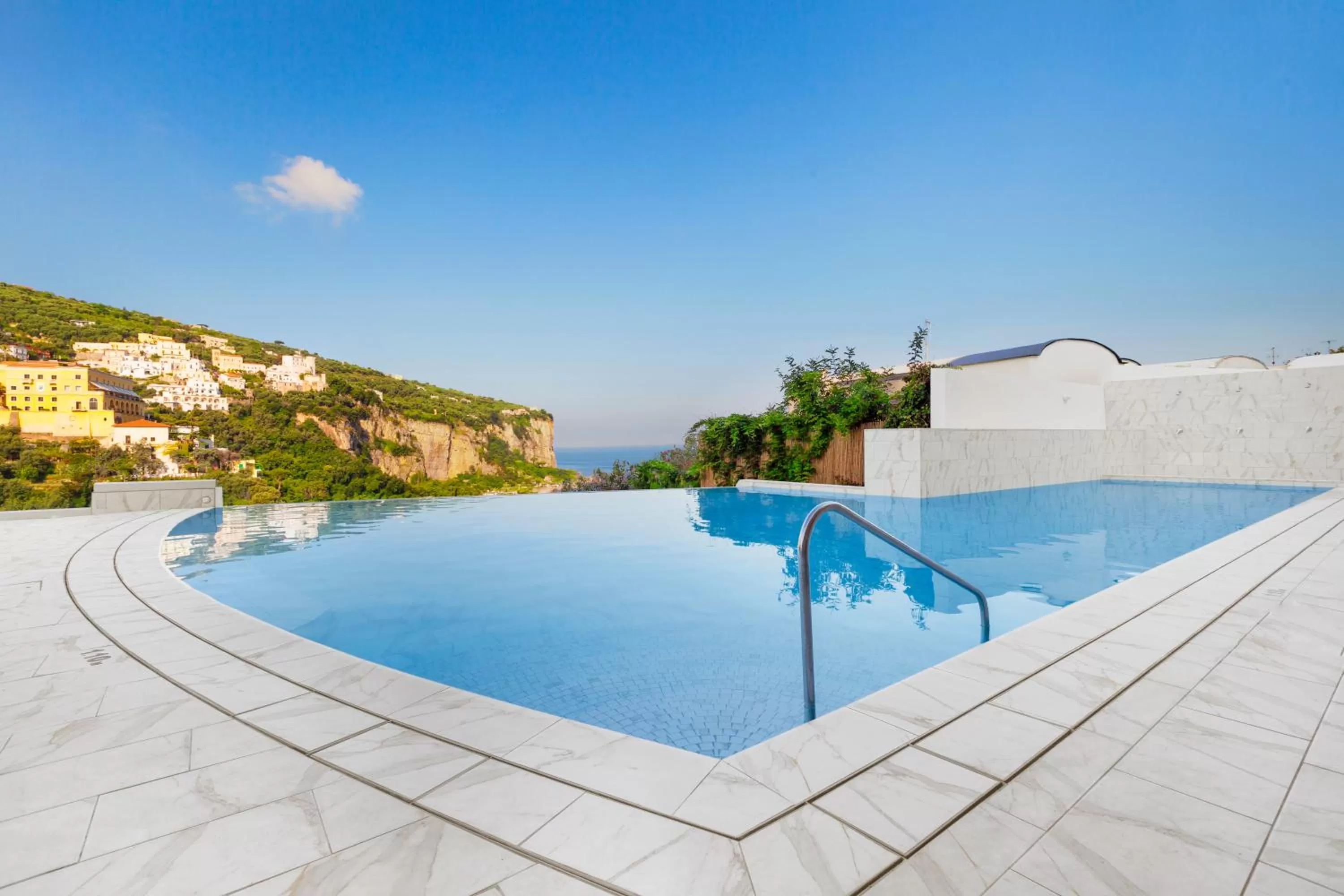 Swimming pool in Hotel Mary