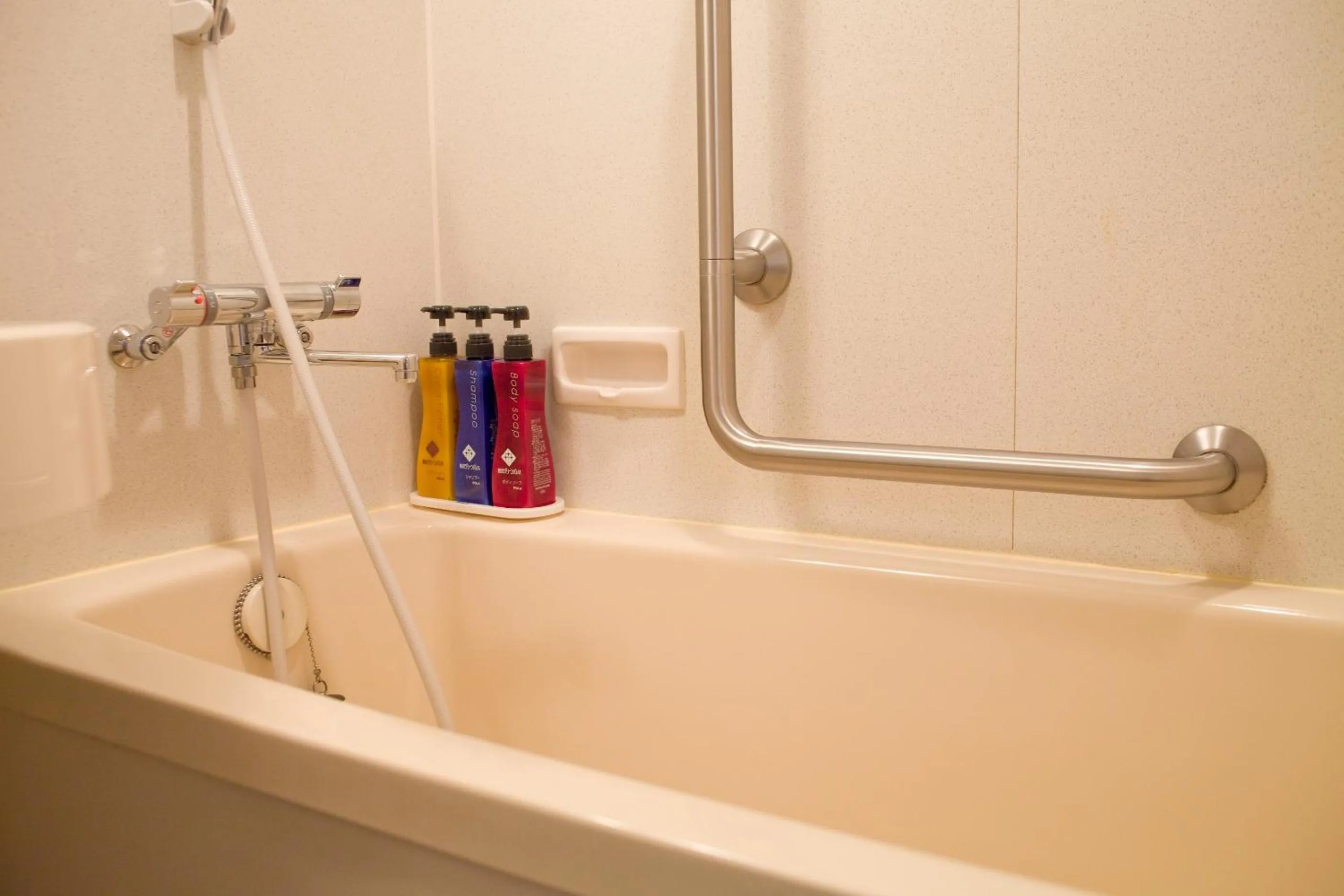 Shower in Tokyo Green Palace