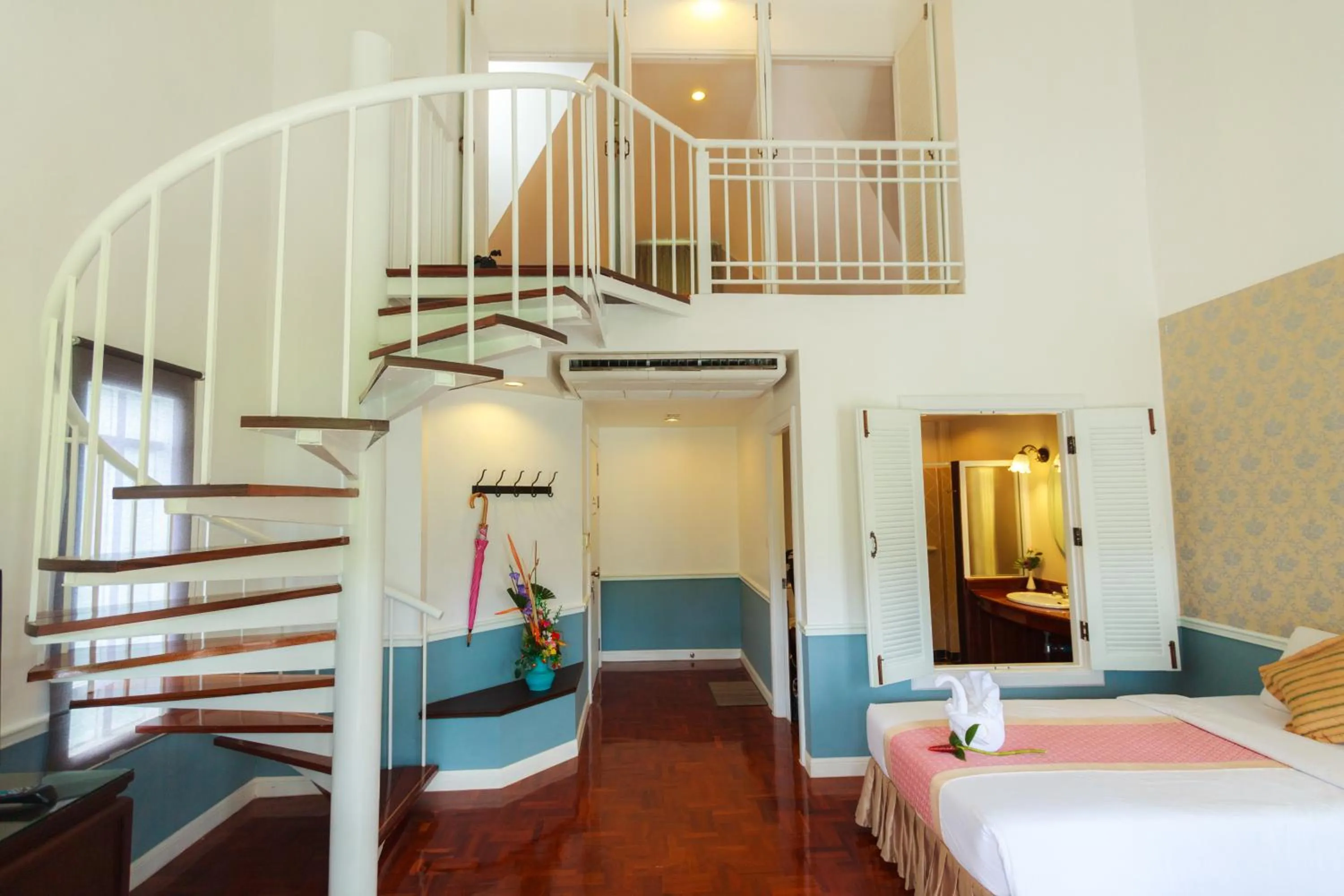 Decorative detail, Bed in Brookside Valley Resort