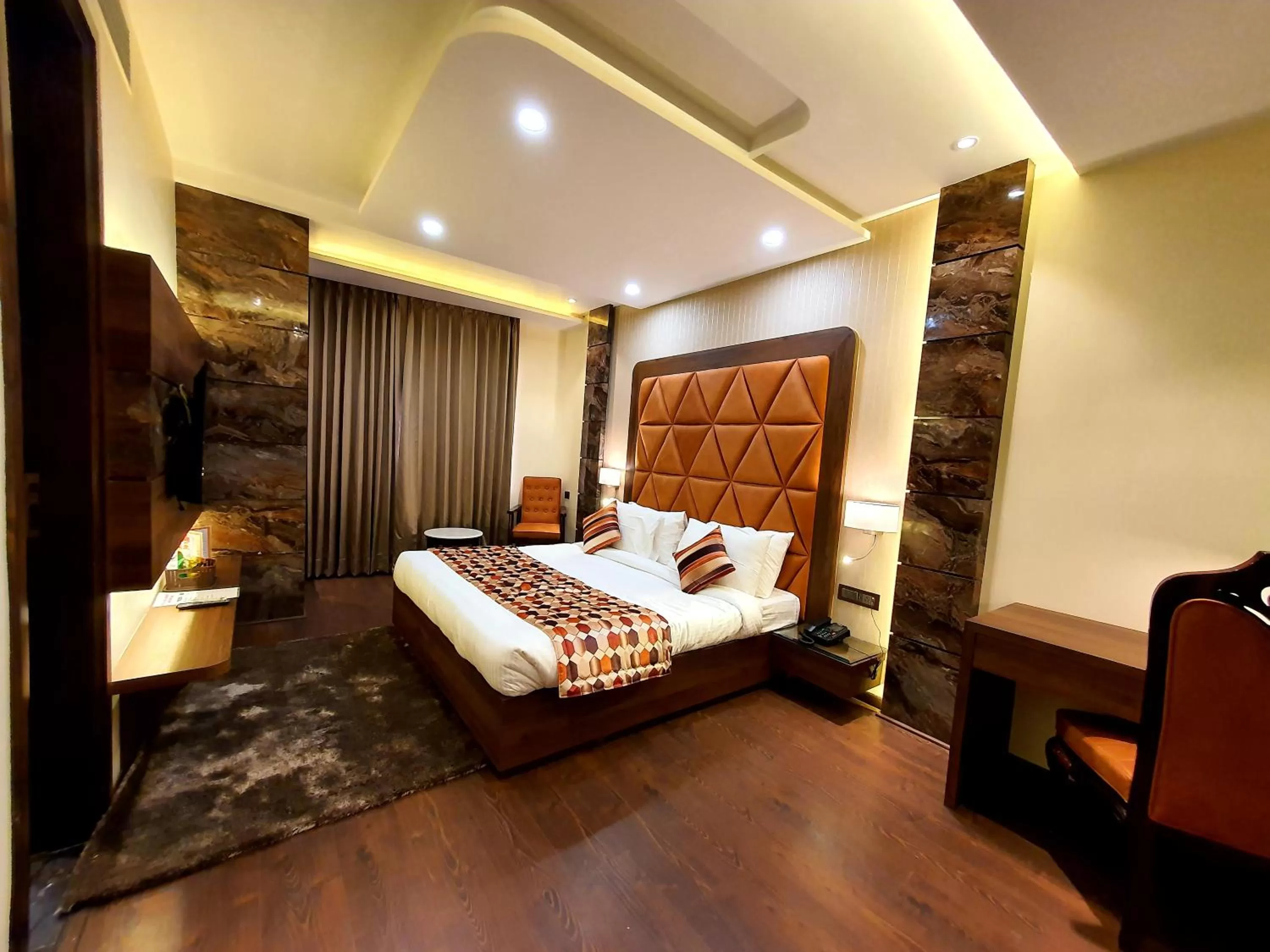 Bed in Hotel Makhan Residency