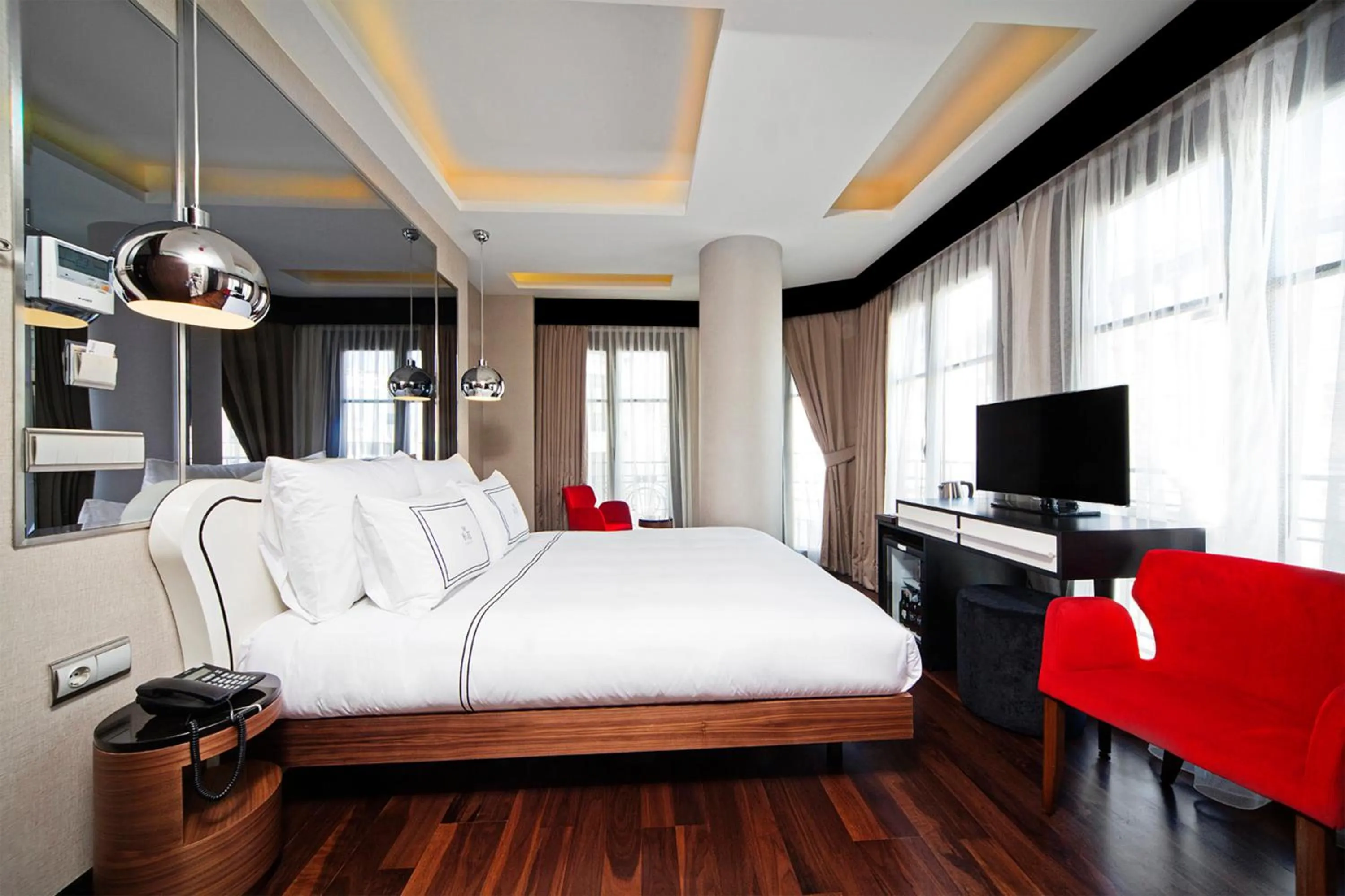 Shower, Bed in The Haze Karaköy