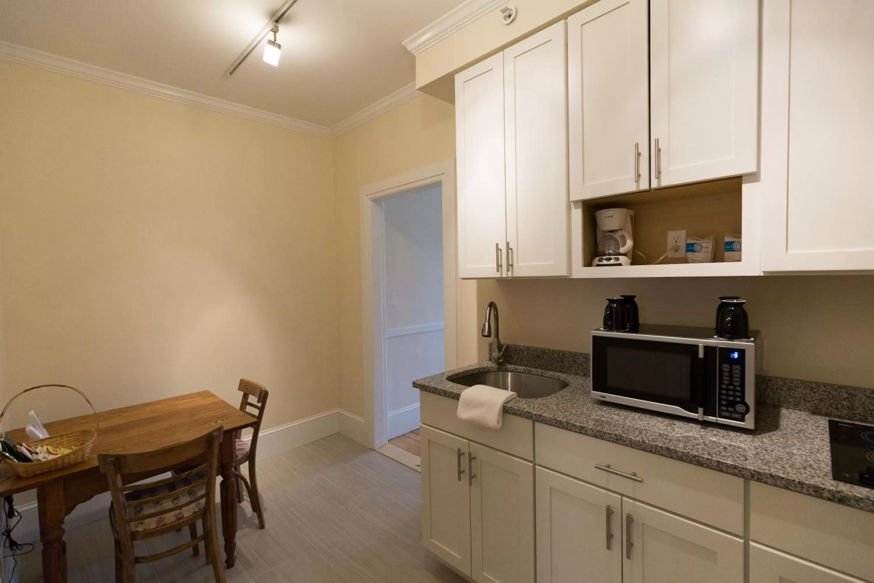 Kitchen/Kitchenette in The Salem Inn