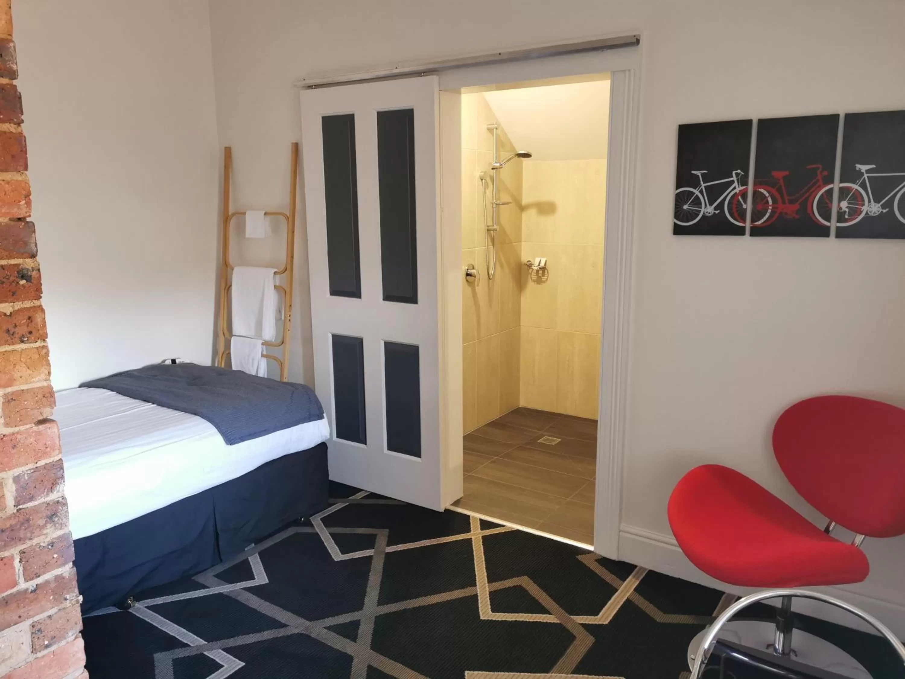 Bed in The Empire Hotel Deloraine