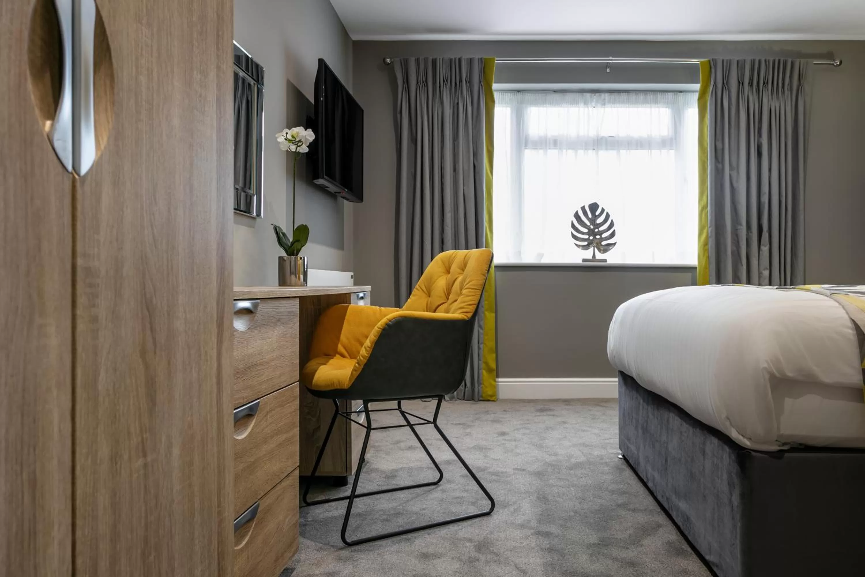 Bedroom, Bed in Roydon Marina Village Hotel