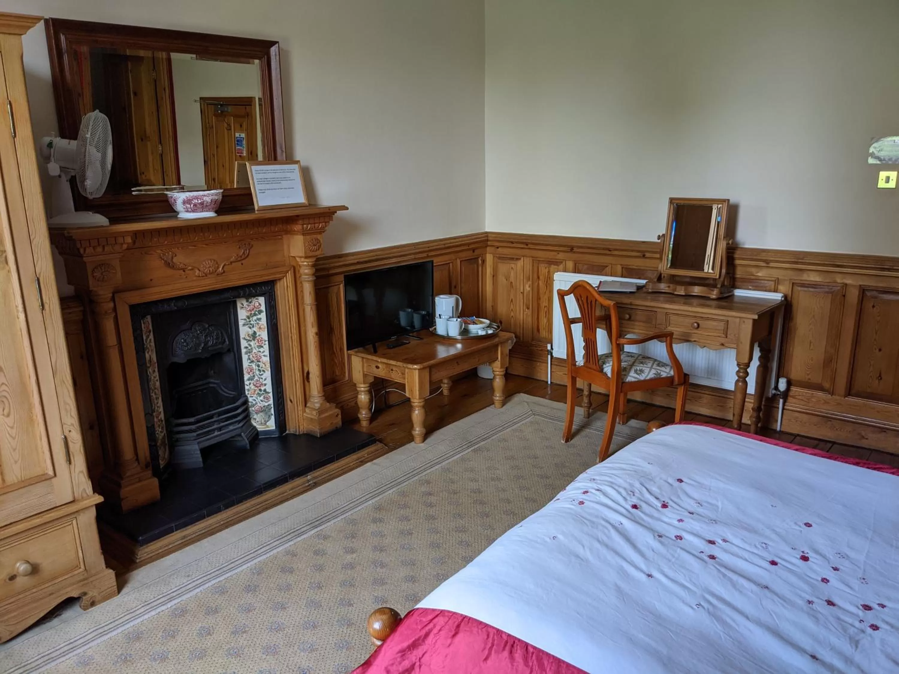 Bed in The Londesborough Arms bar with en-suite rooms