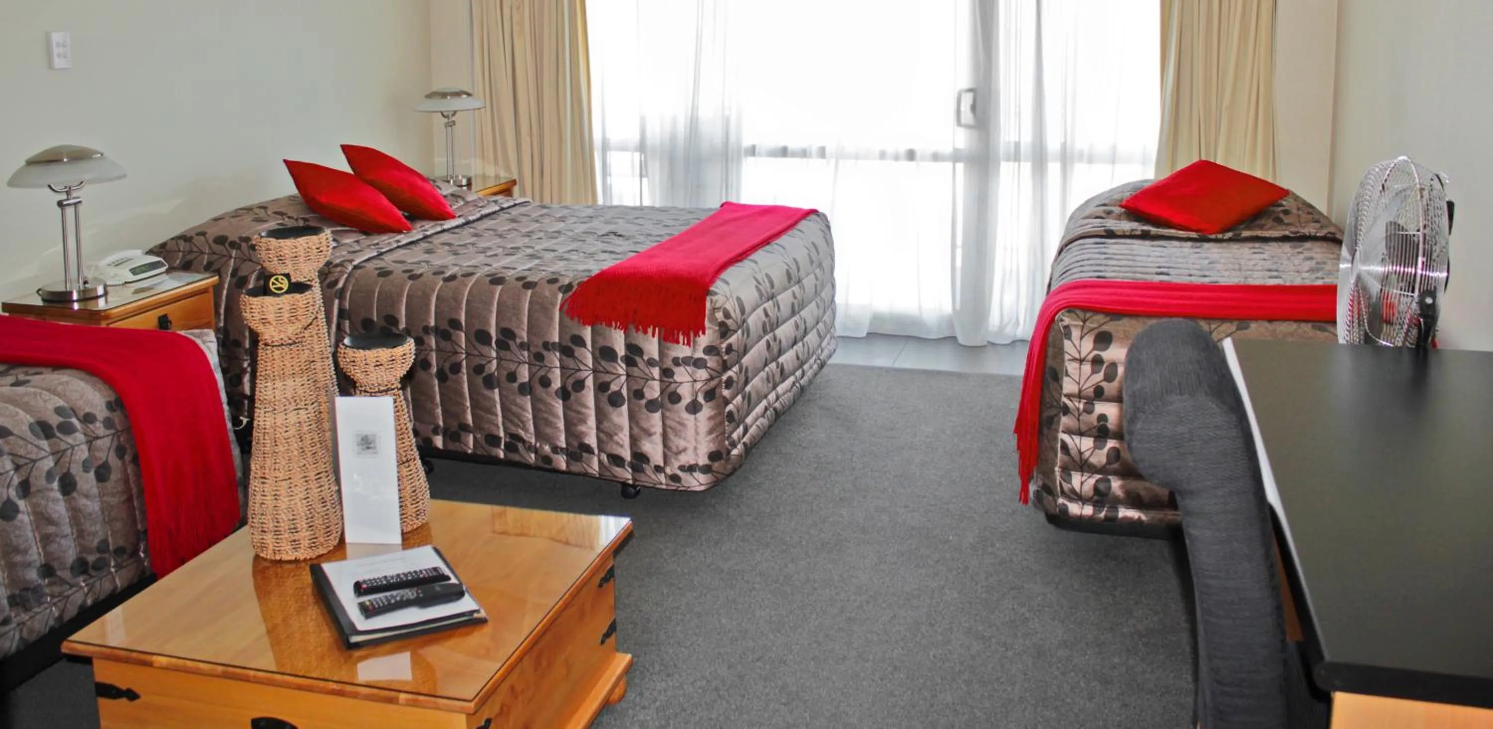 Photo of the whole room, Bed in Beachcomber Inn Picton