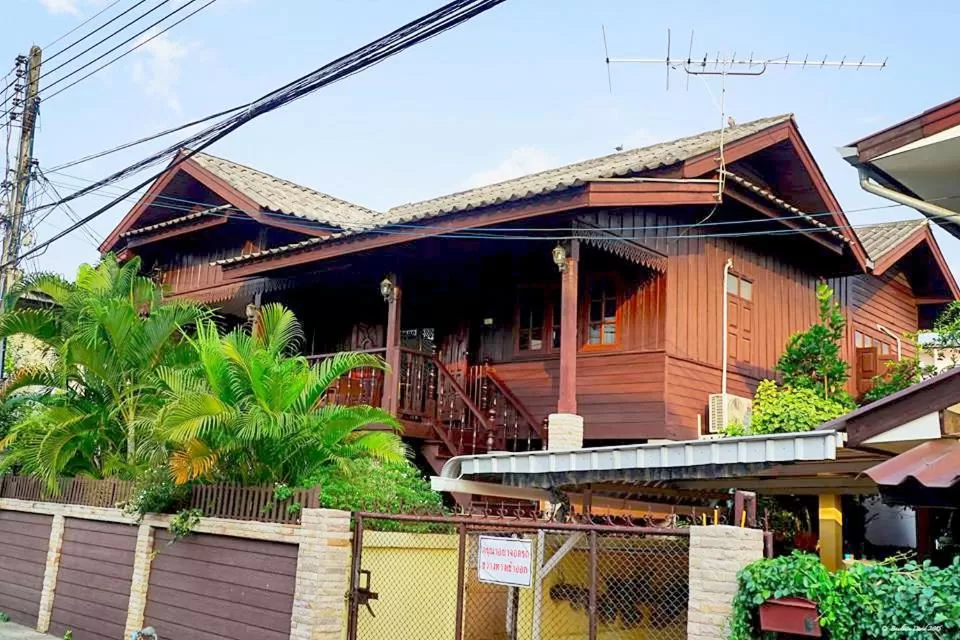 Property building in Huan Kawin Est.58 Lanna Home & Collection