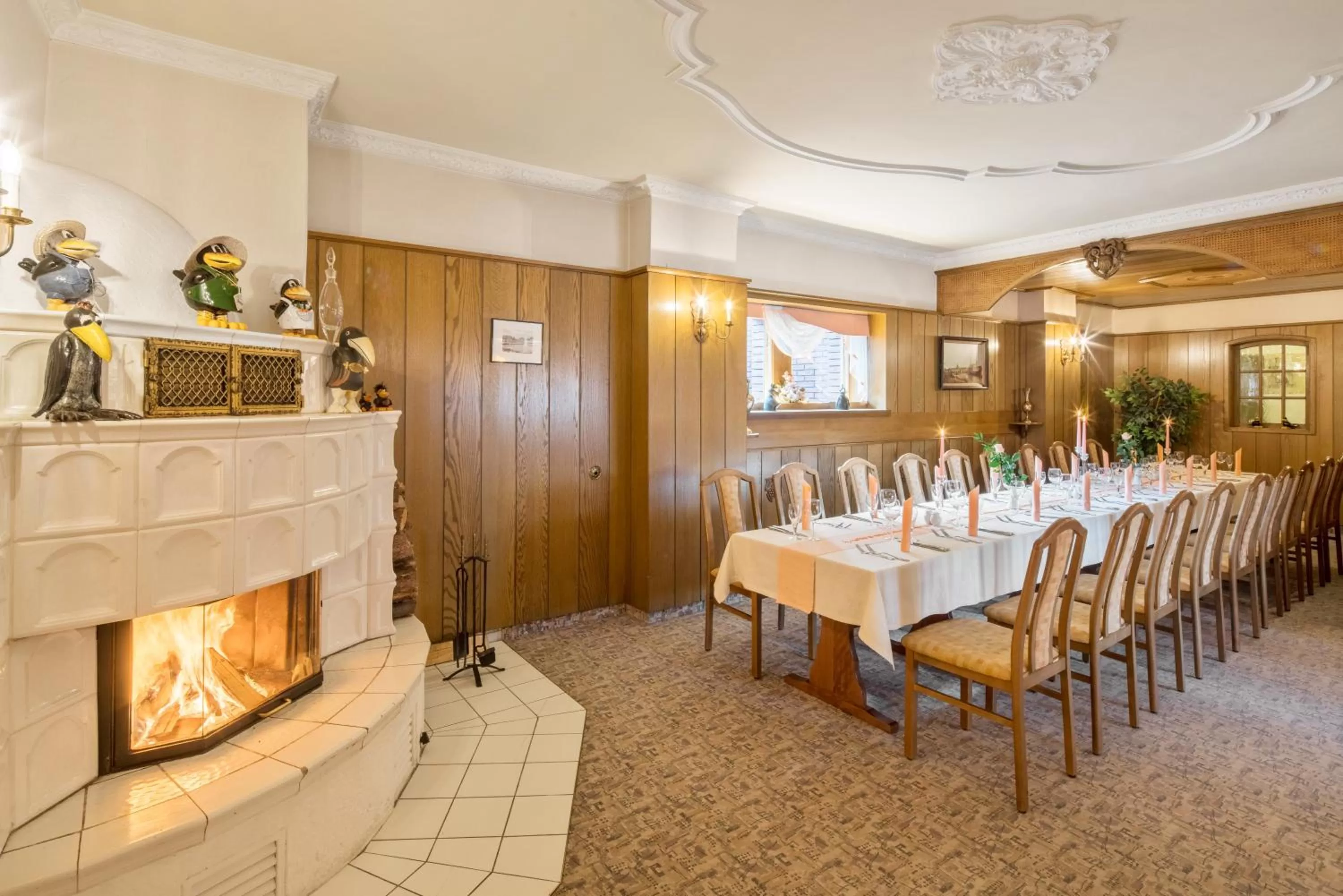 Restaurant/places to eat in Hotel Rabennest