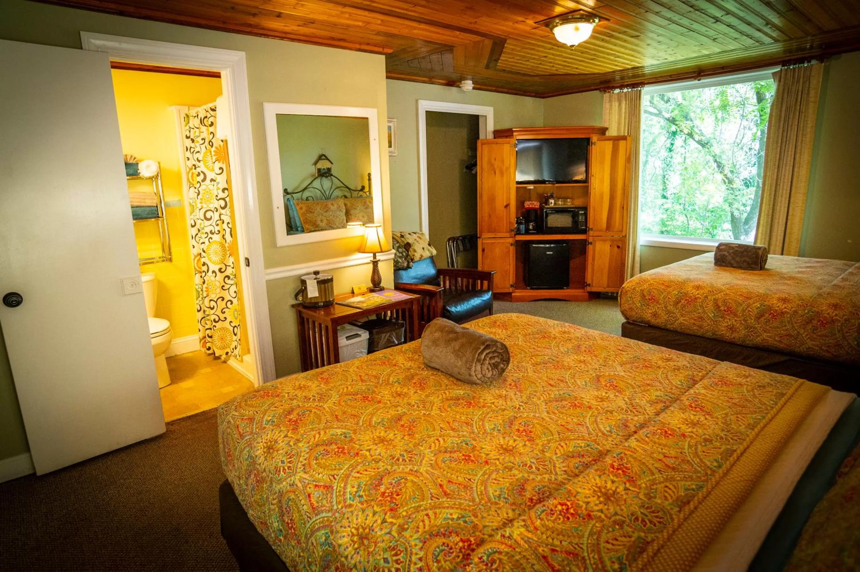 Bed in Sherwood Court Cottages