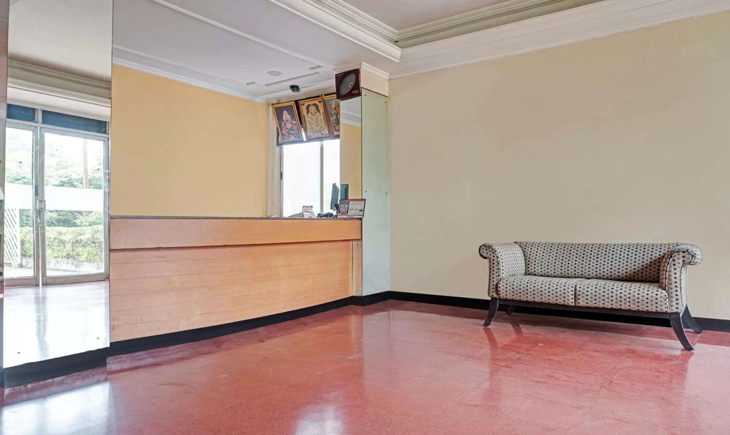 Seating area in Itsy Hotels Ranjeet