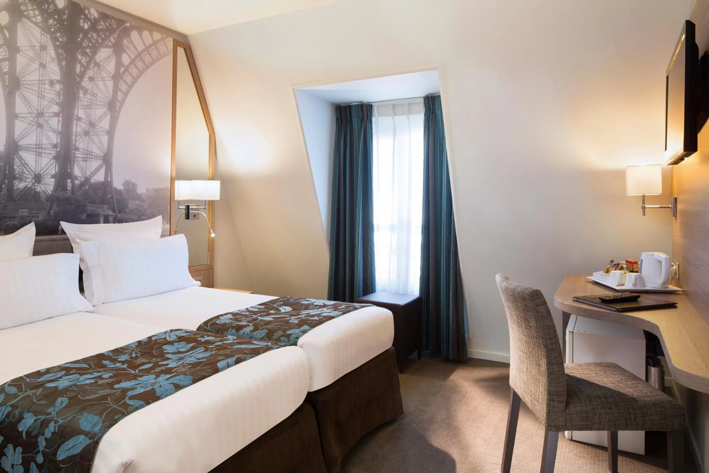 Bedroom, Bed in Turenne Le Marais