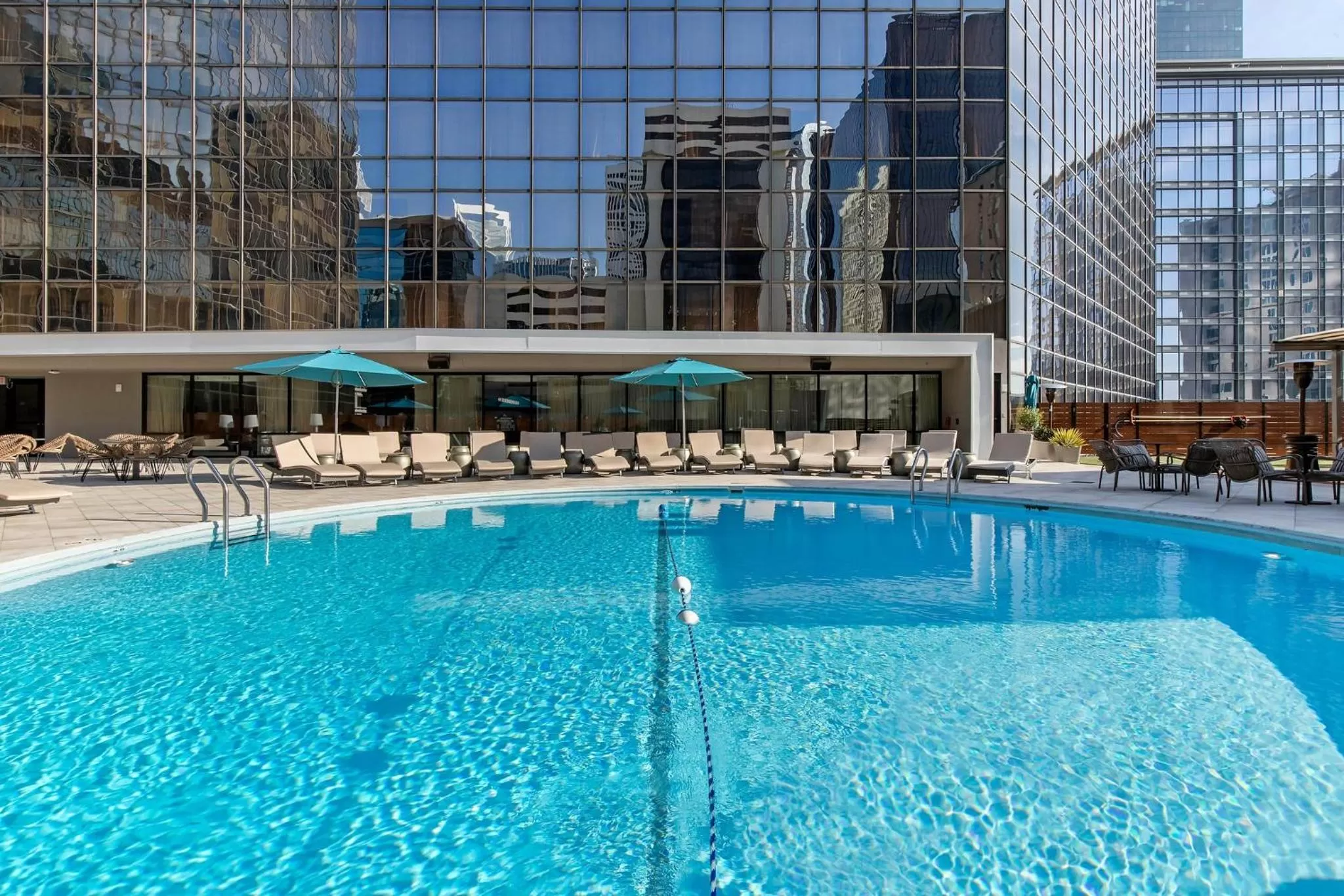 Swimming pool in Omni Charlotte Hotel