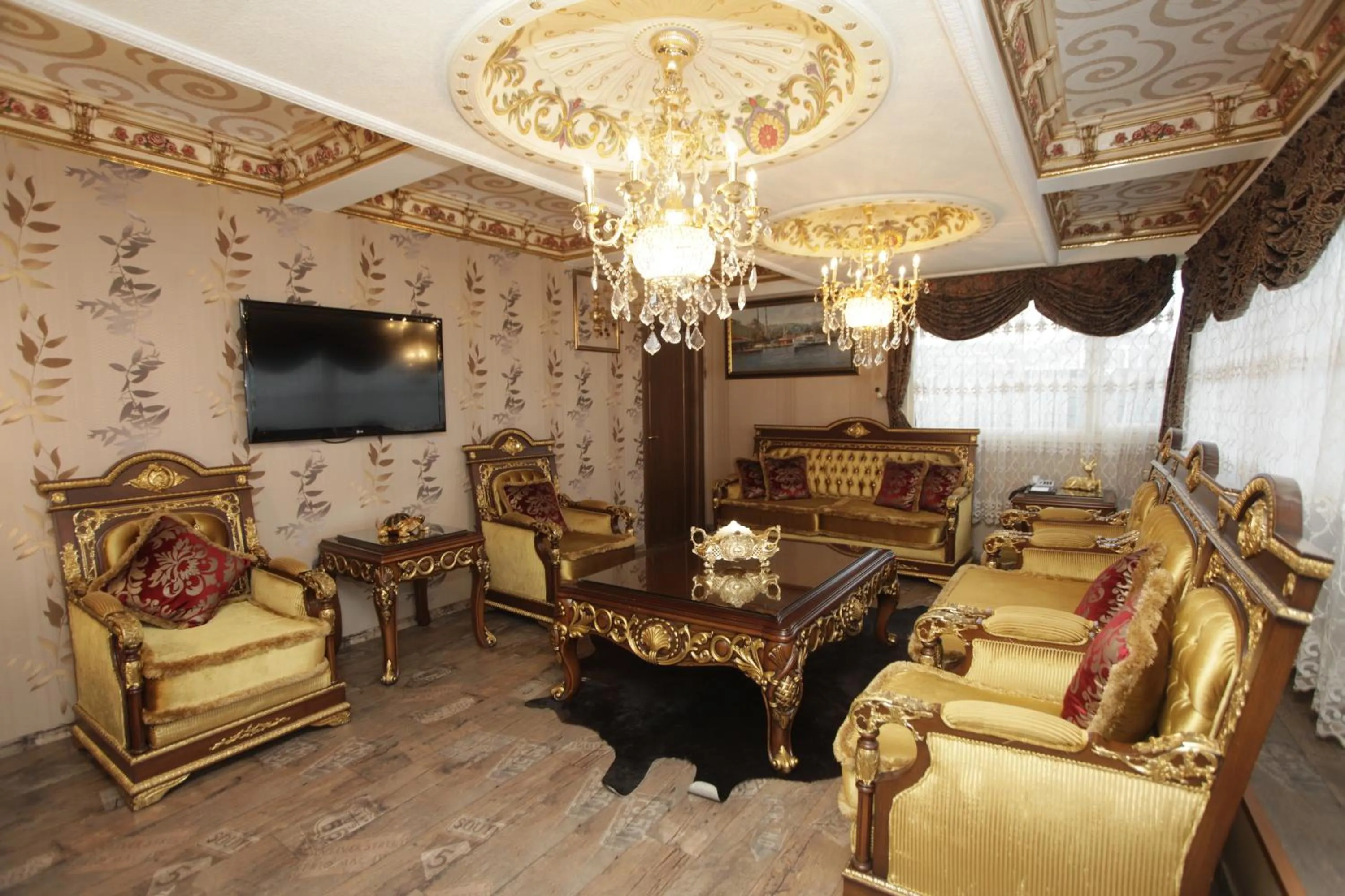 Living room in Marmaray Hotel