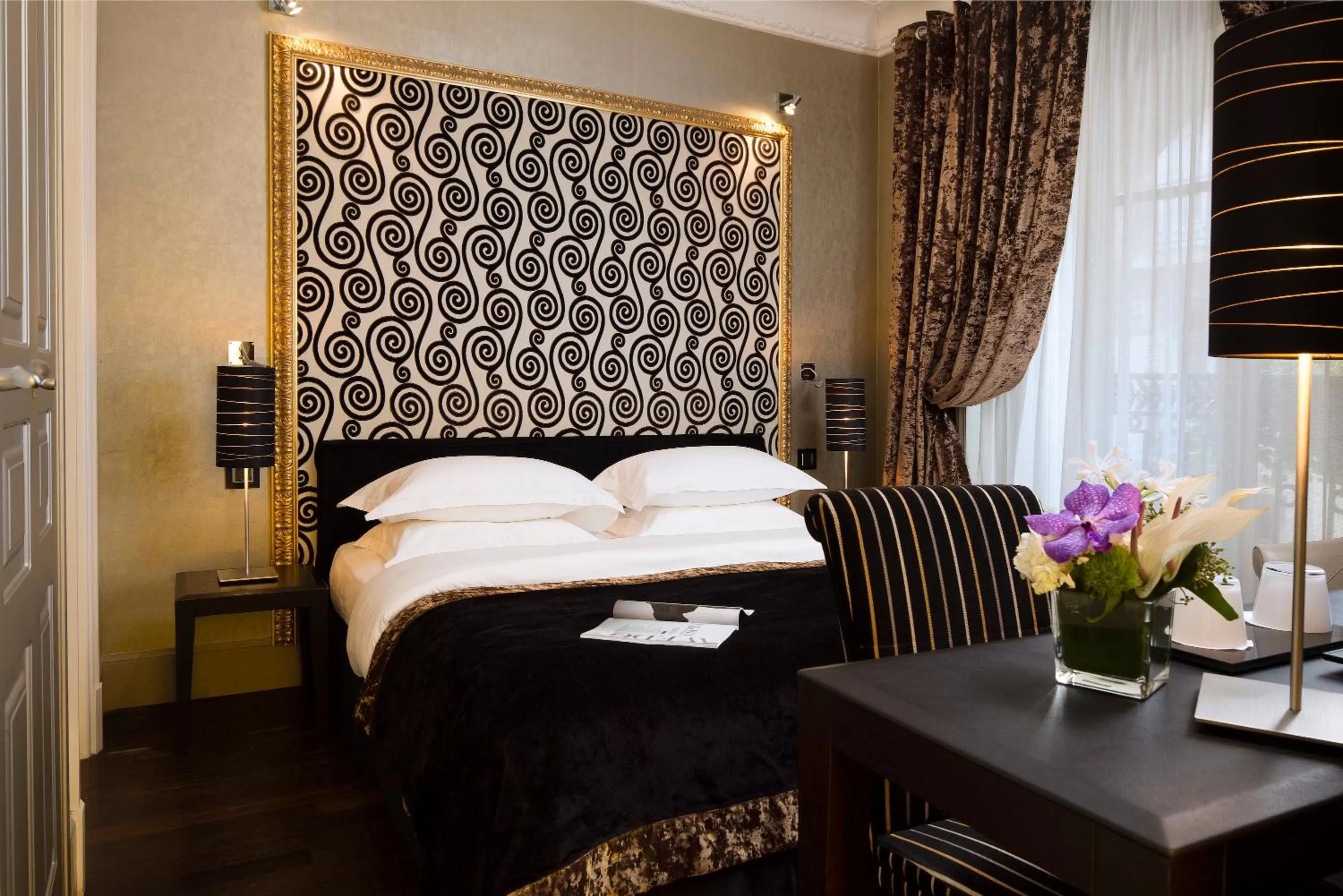 Bed in Hotel Ares Eiffel