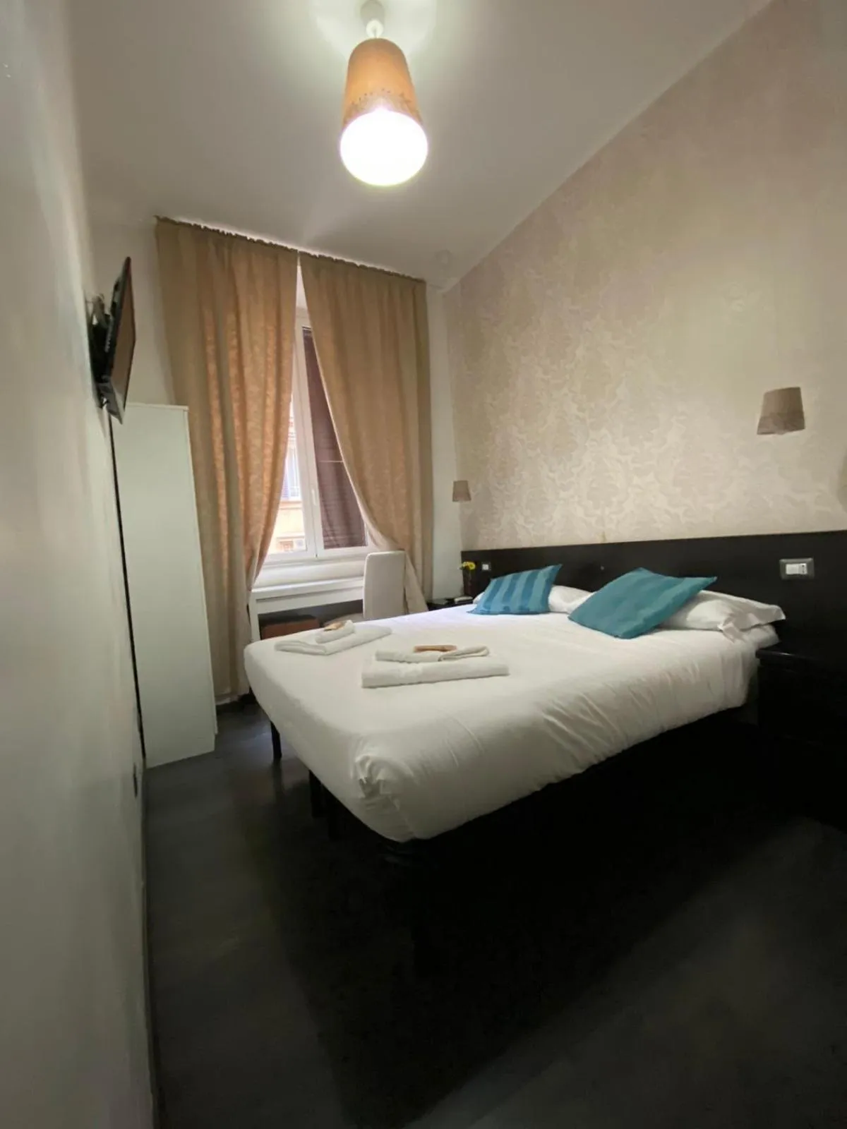 Photo of the whole room, Bed in The Place In Rome Guest House