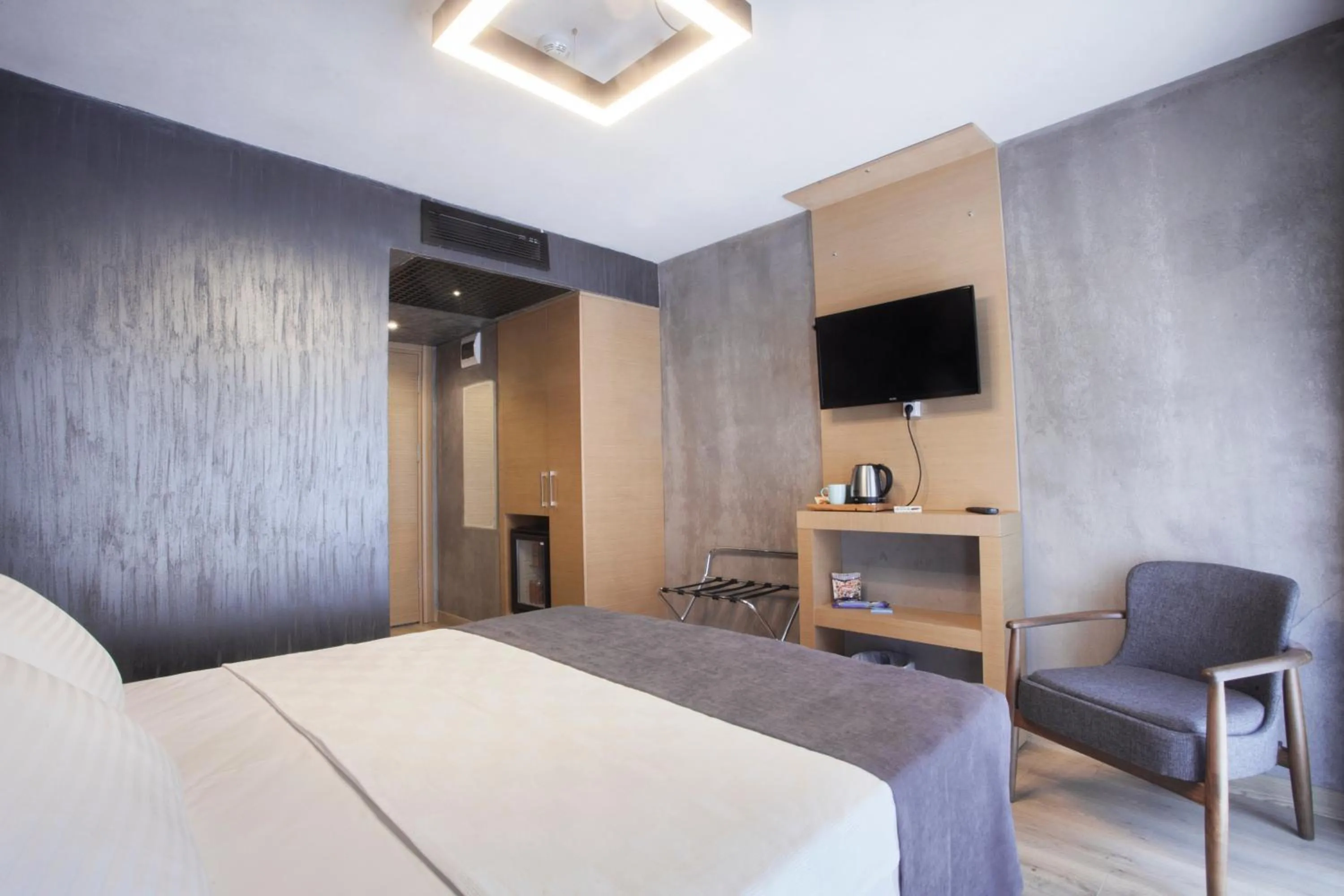 TV and multimedia, Bed in Red Stone Hotel