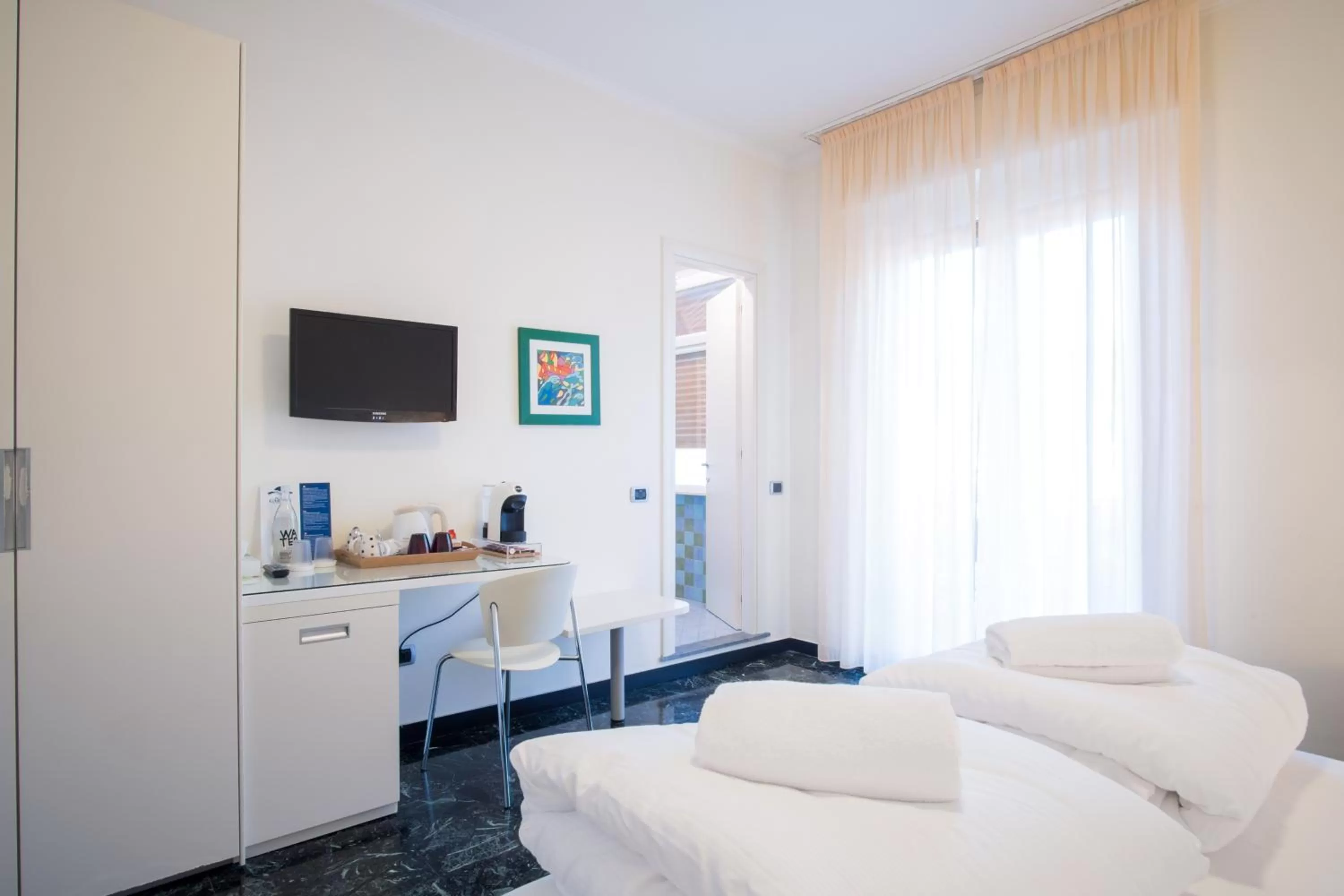 Bedroom, Bed in Hotel Garden