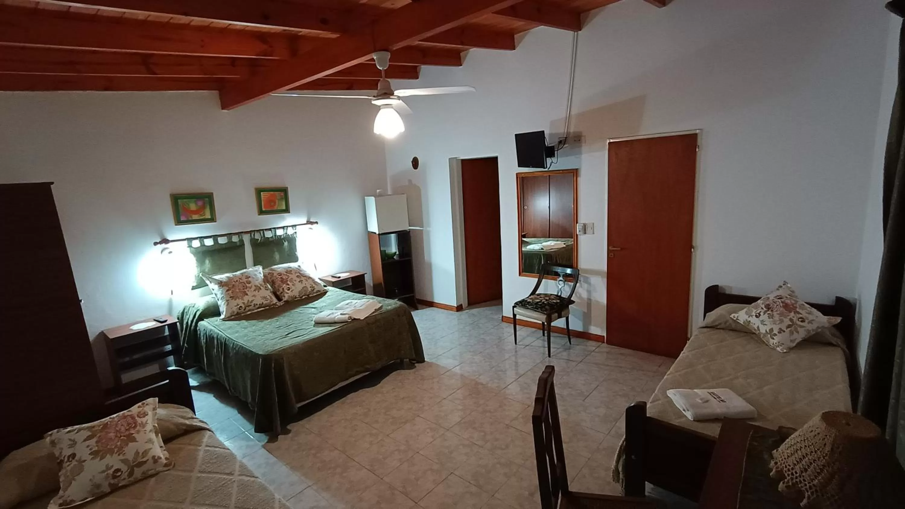 Bed in Castelar - Hotel & Apart