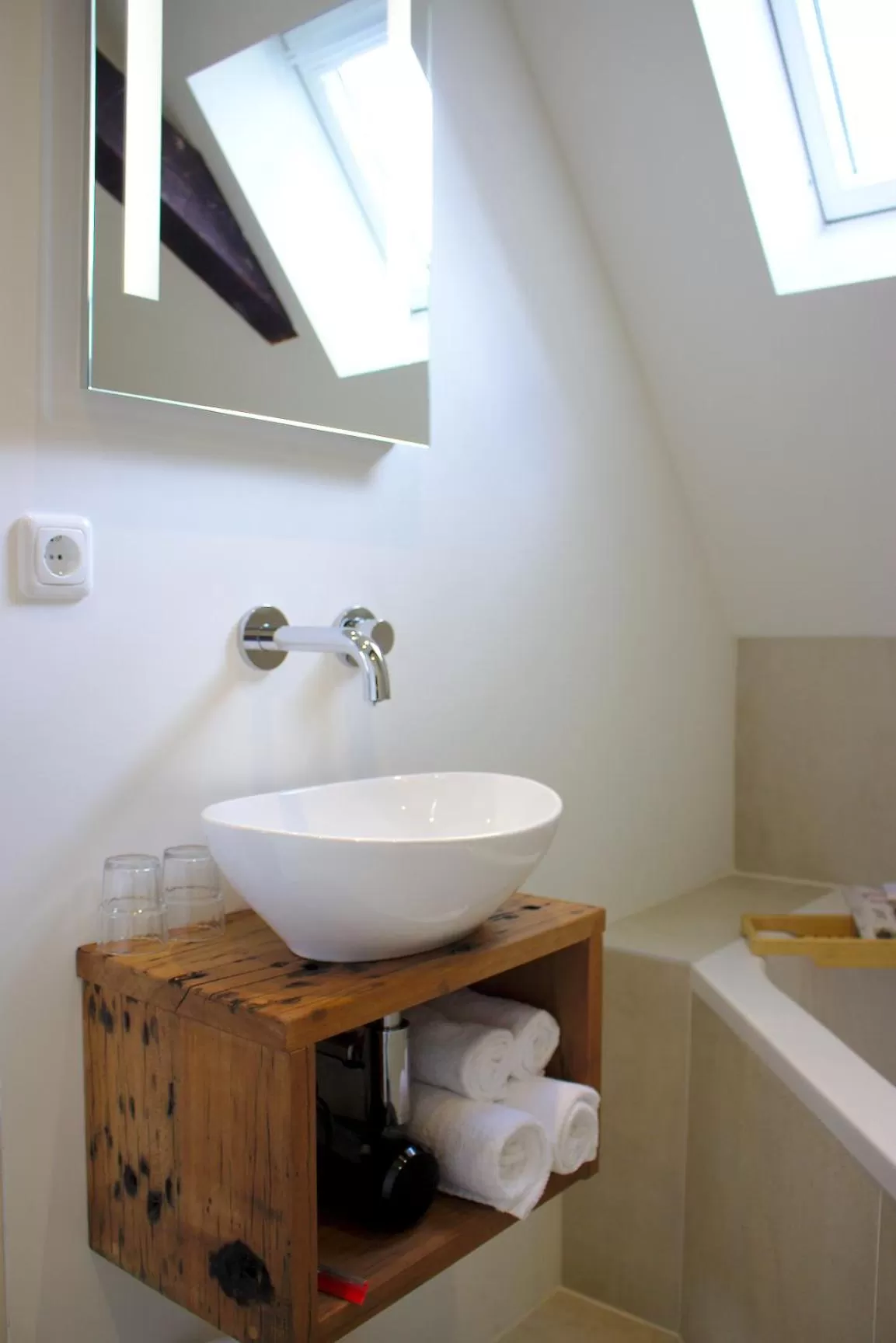 Bathroom in Boutique Hotel Elburg met Tapperij