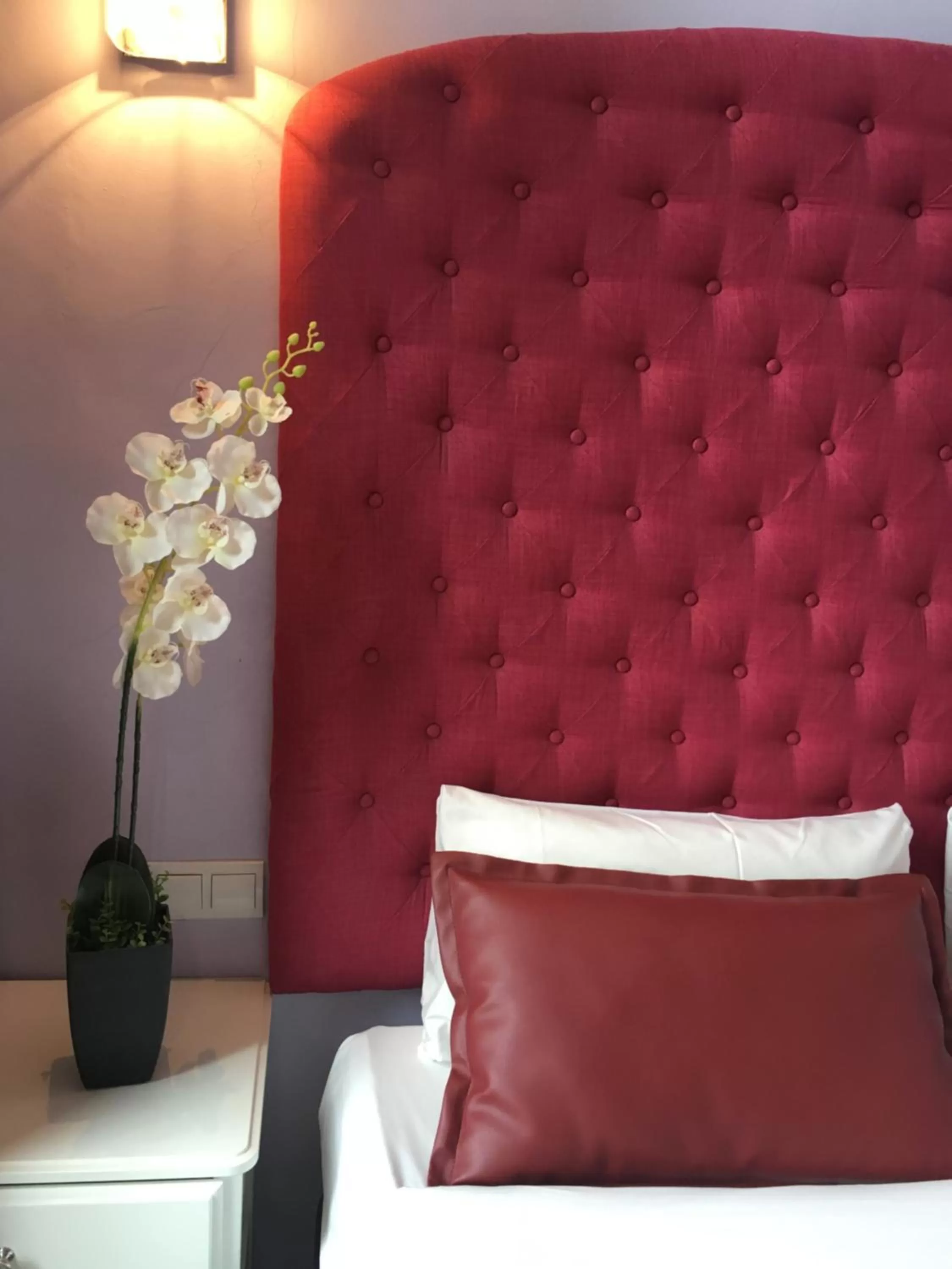 Decorative detail, Bed in Hotel Ginebra