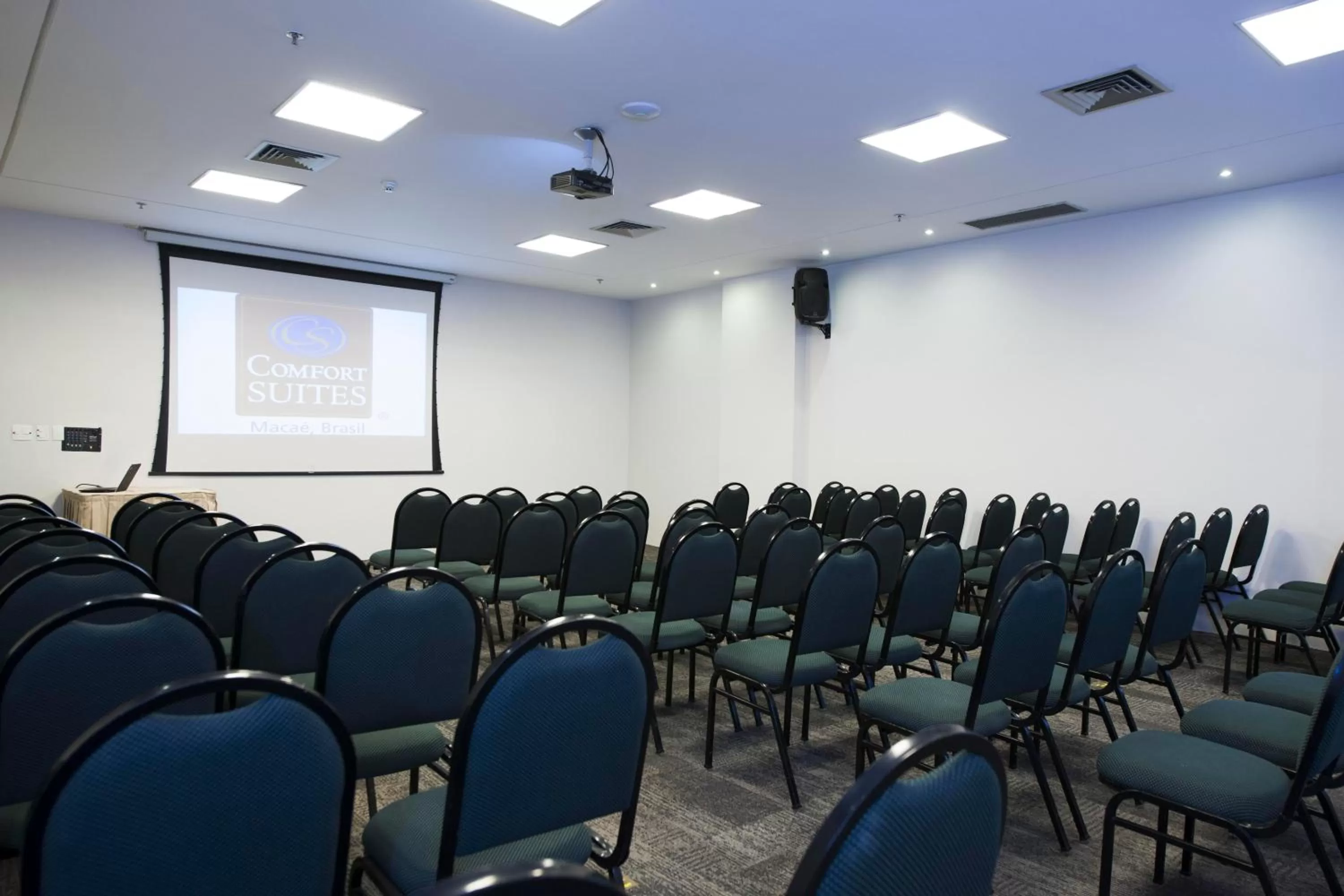 Meeting/conference room in Comfort Suites Macaé