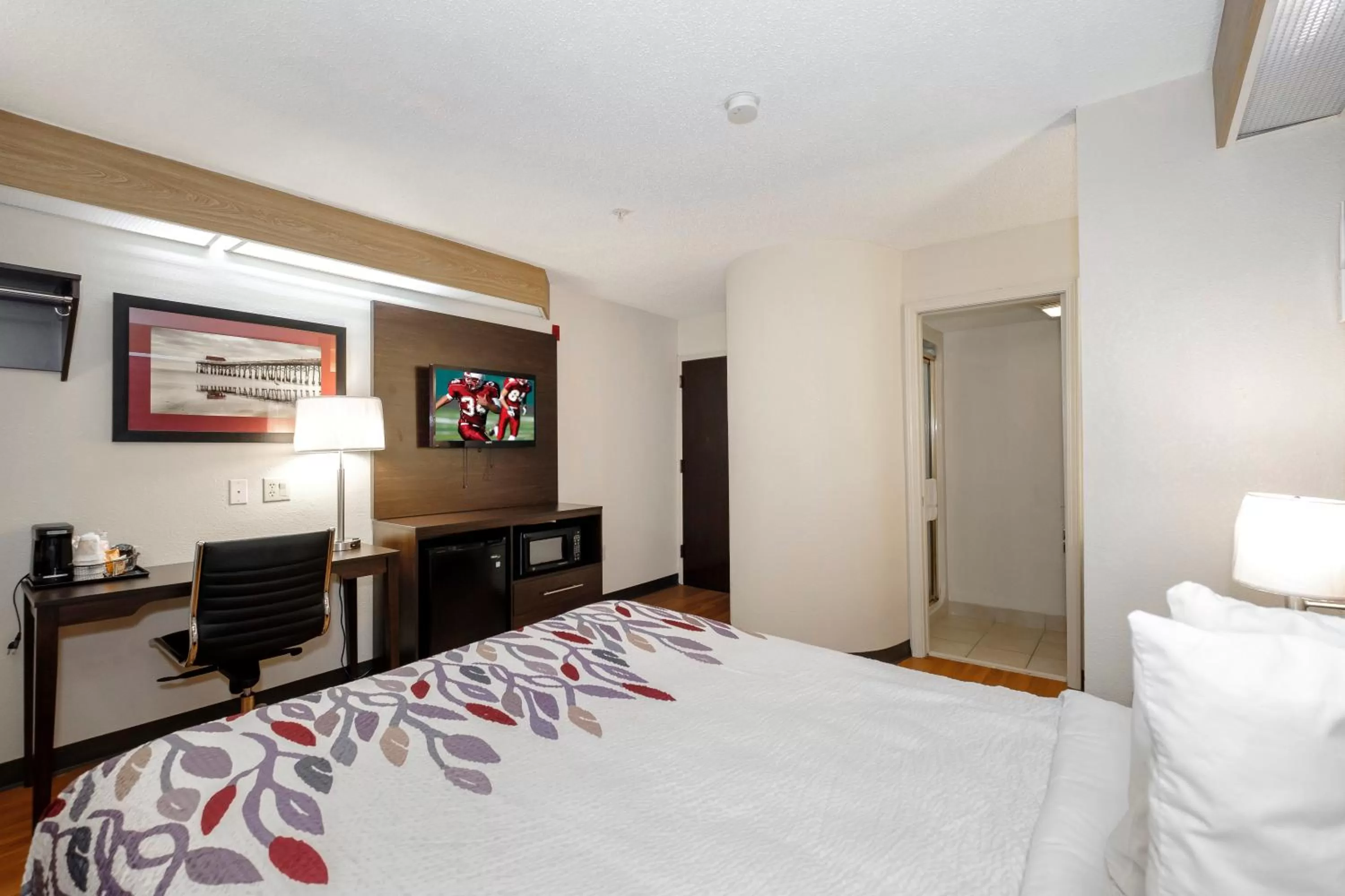 Photo of the whole room, Bed in Red Roof Inn Pensacola Fairgrounds