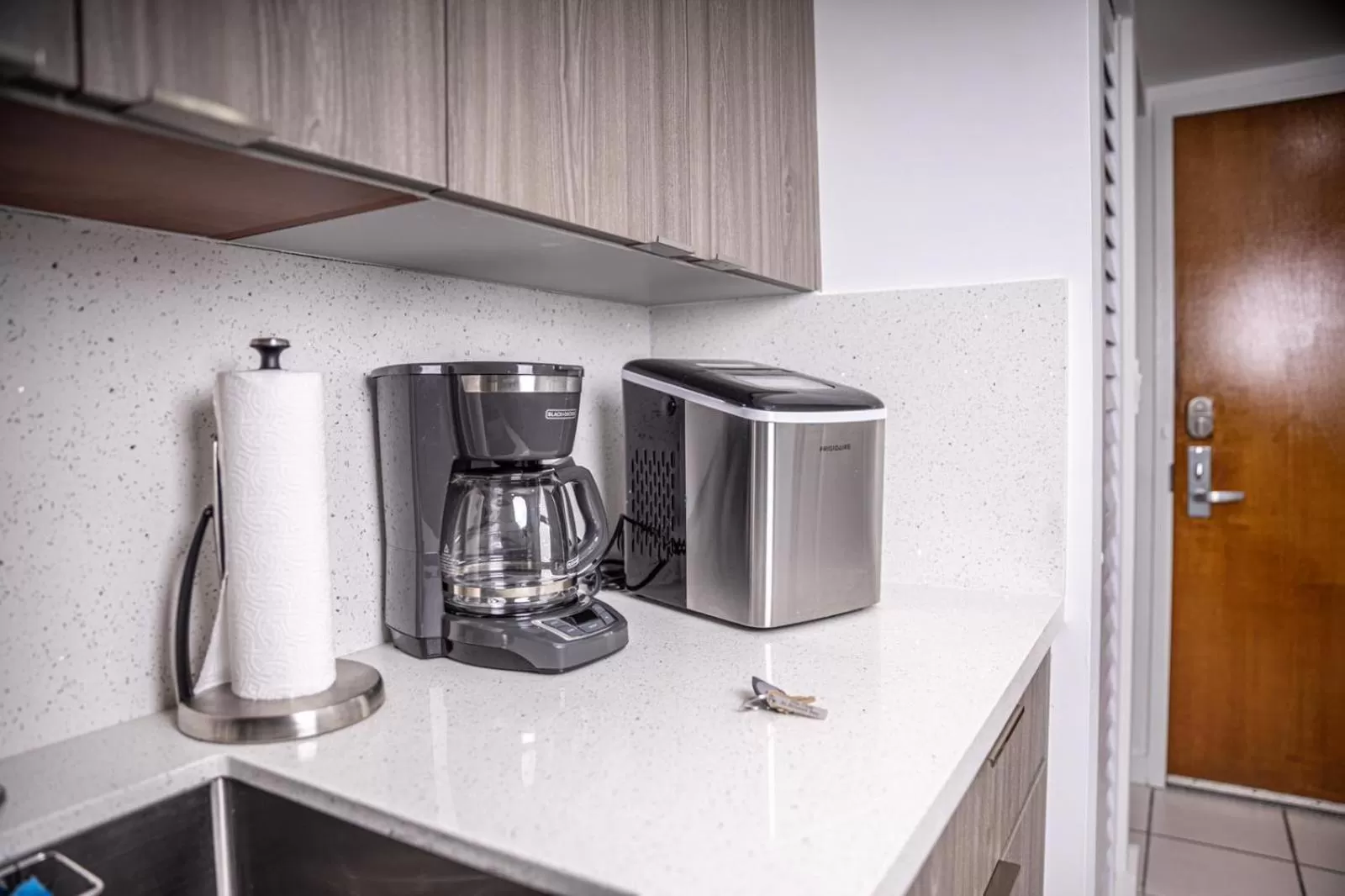 Kitchen or kitchenette in Modern and Luxurious Brickell Studio