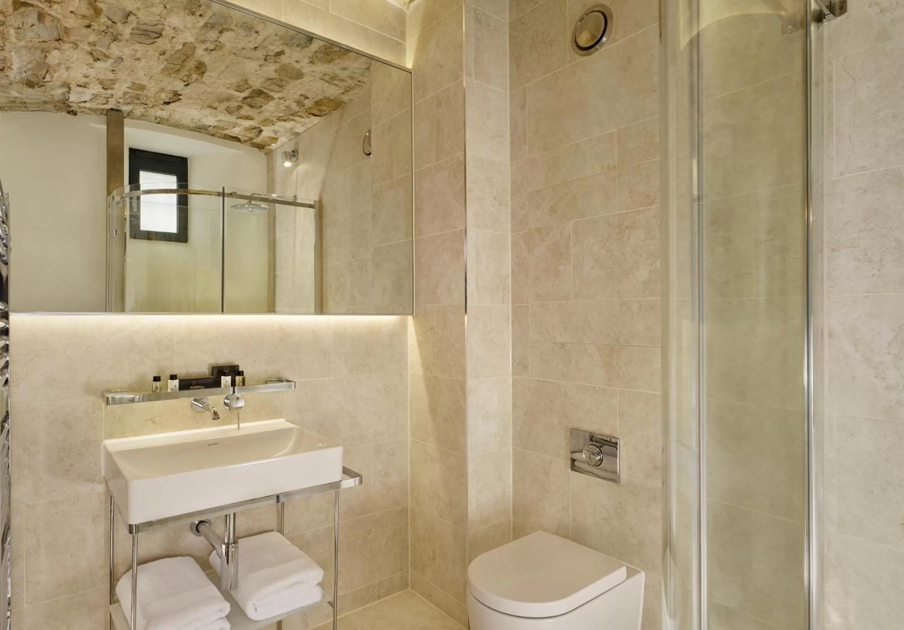 Shower in Bodmin Jail Hotel