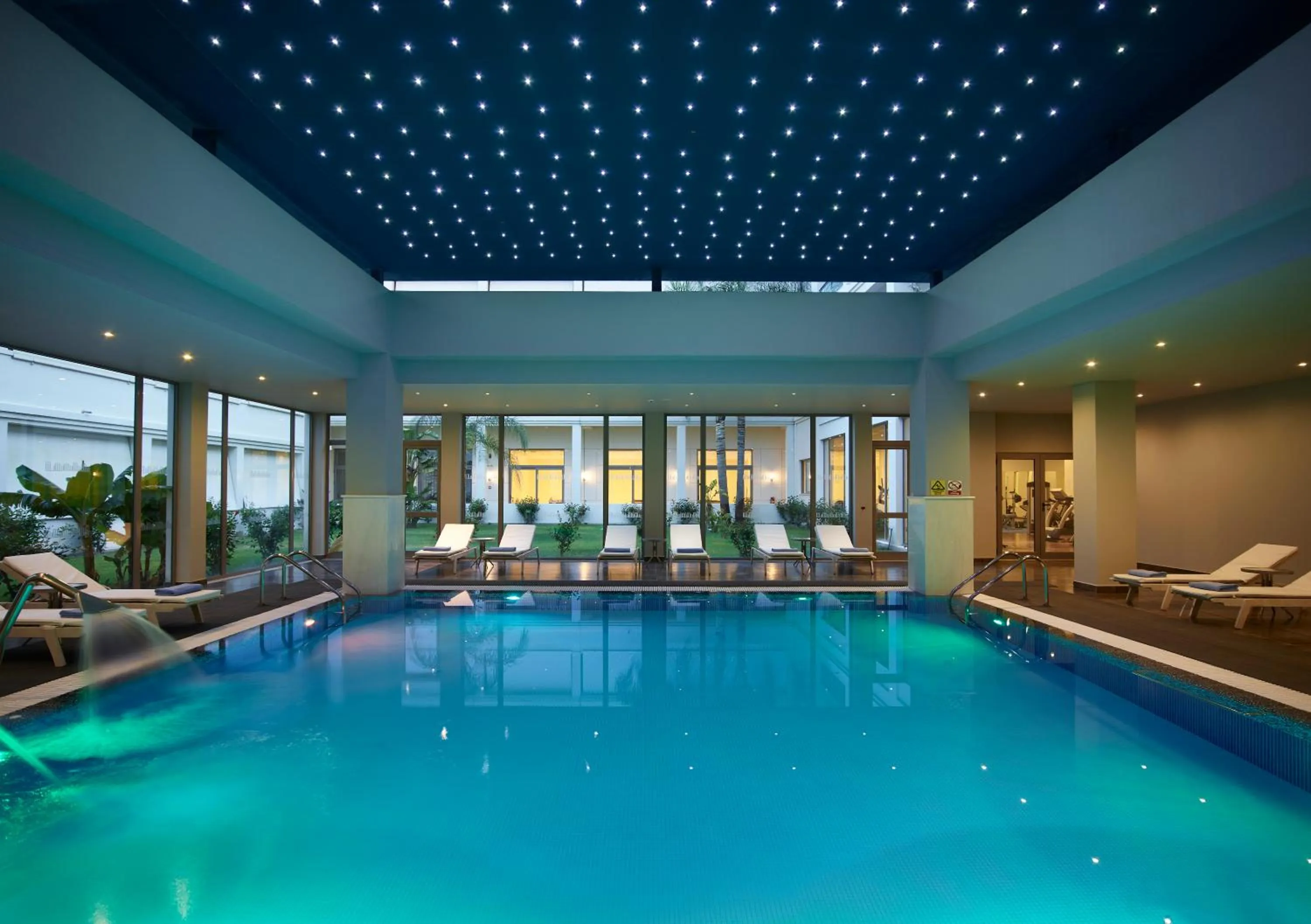 Swimming pool in Apollo Blue