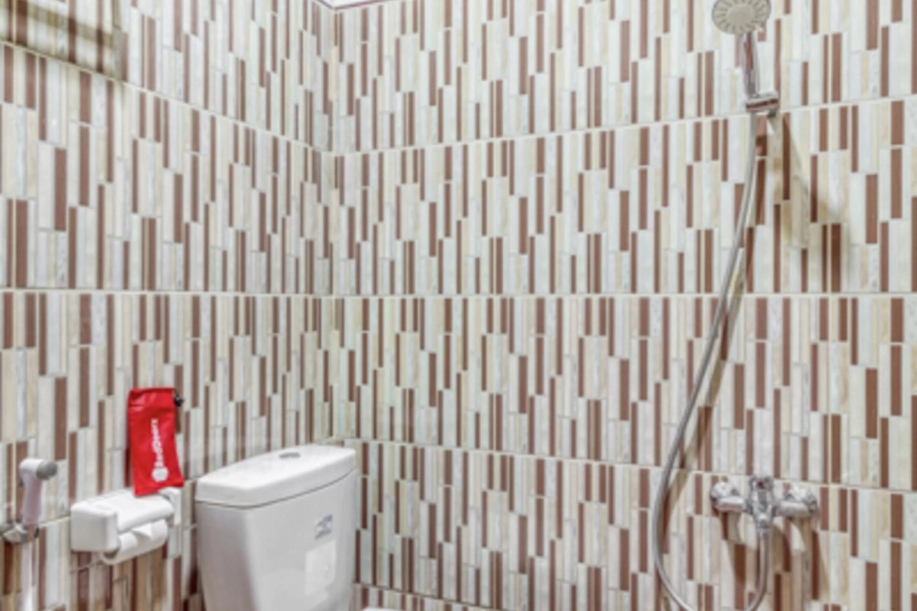 Bathroom in RedDoorz near Jogja National Museum