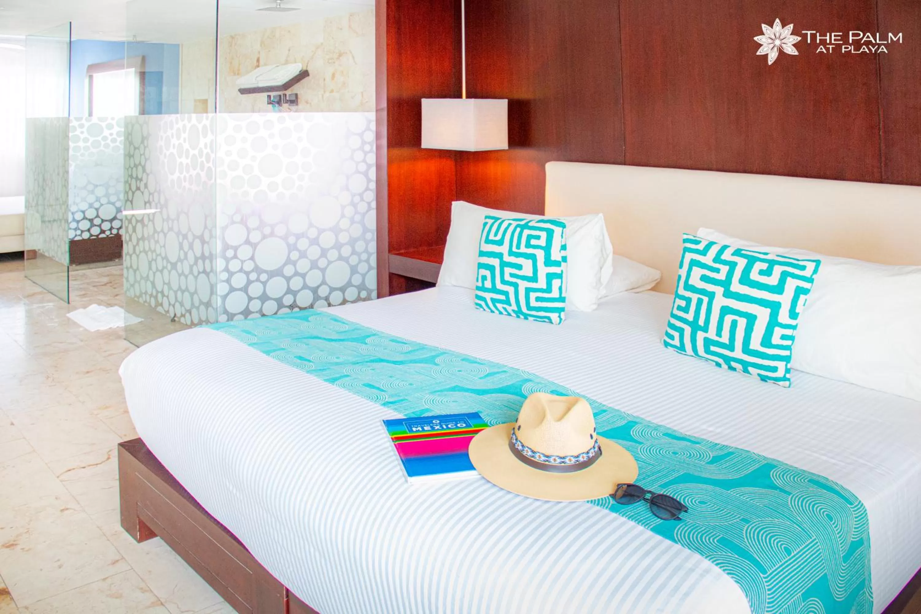 Photo of the whole room, Bed in Hotel The Palm