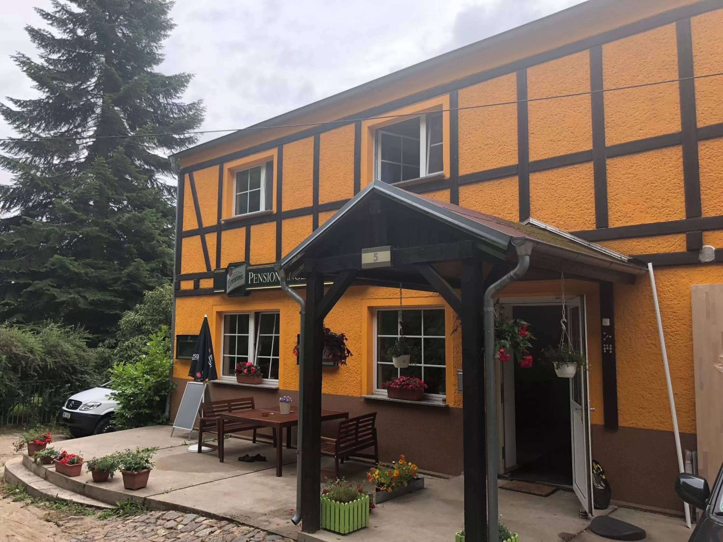 Patio in Riverside Inn