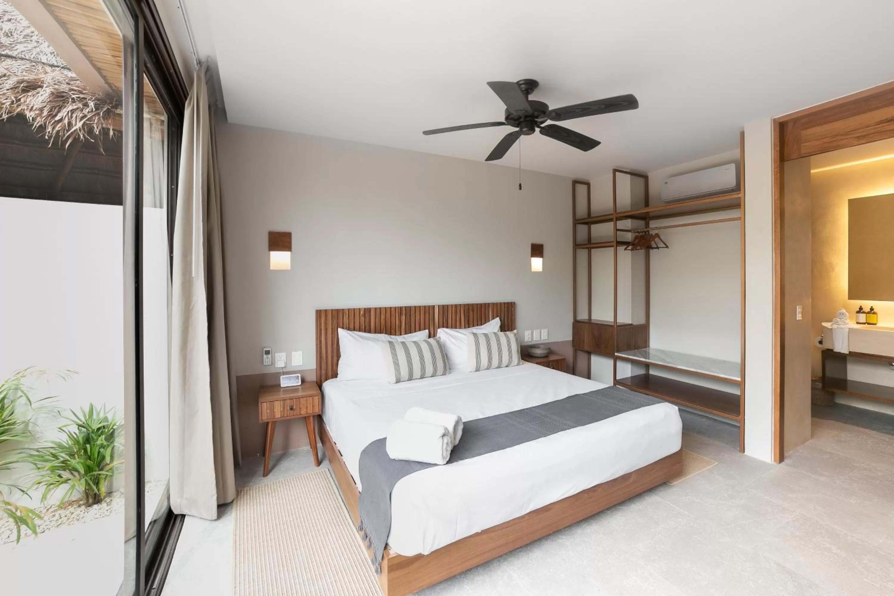 Photo of the whole room, Bed in Zereno Tulum Beach Club Access