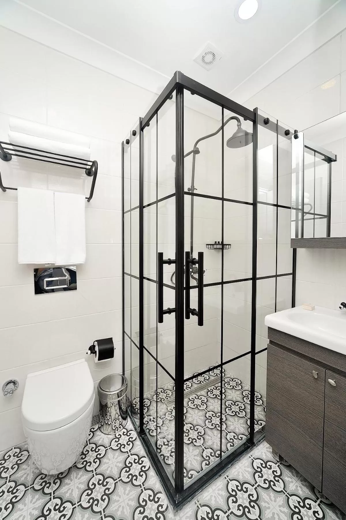 Bathroom in Stayso by Cloud7 Hotels