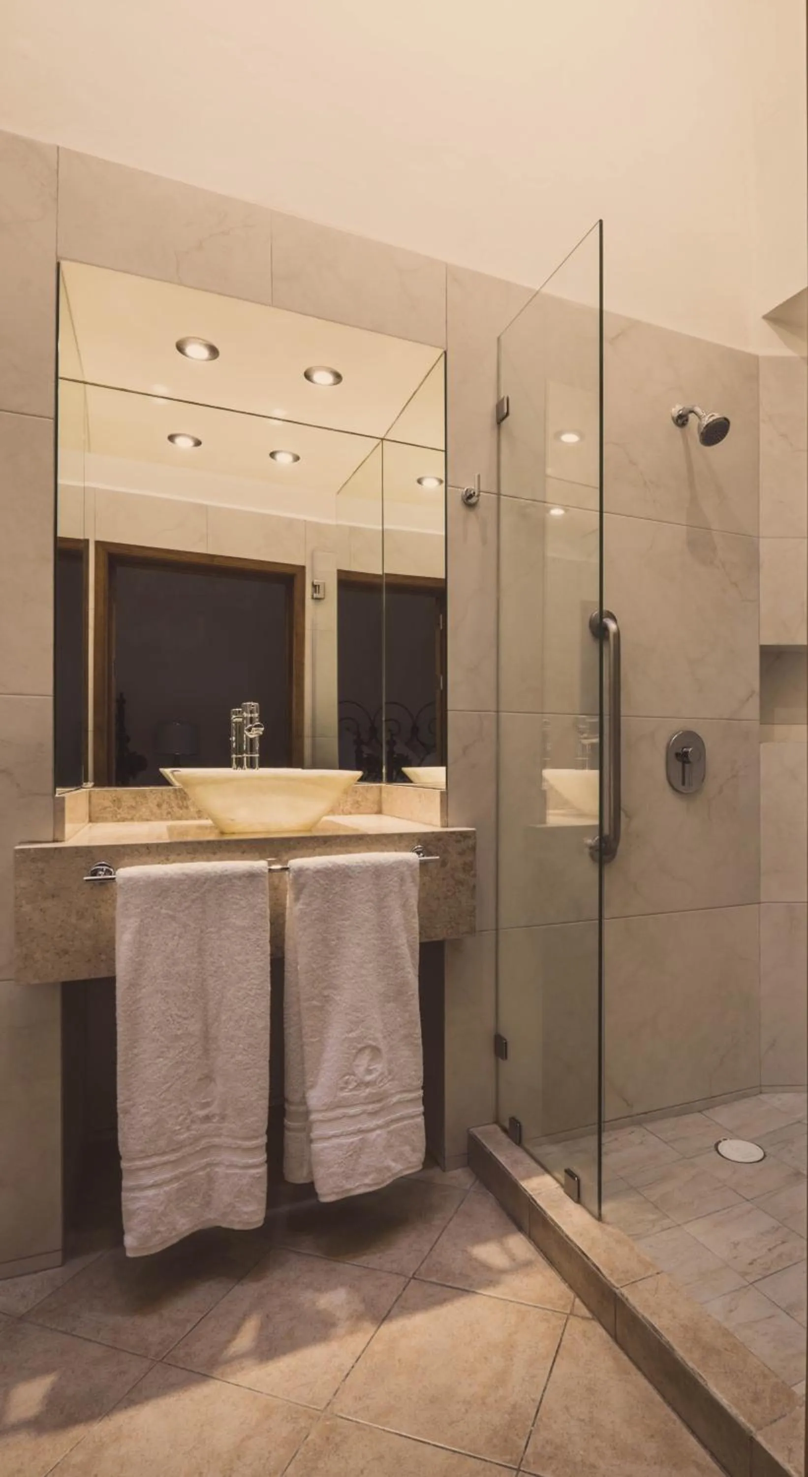 Bathroom in Hotel Layseca