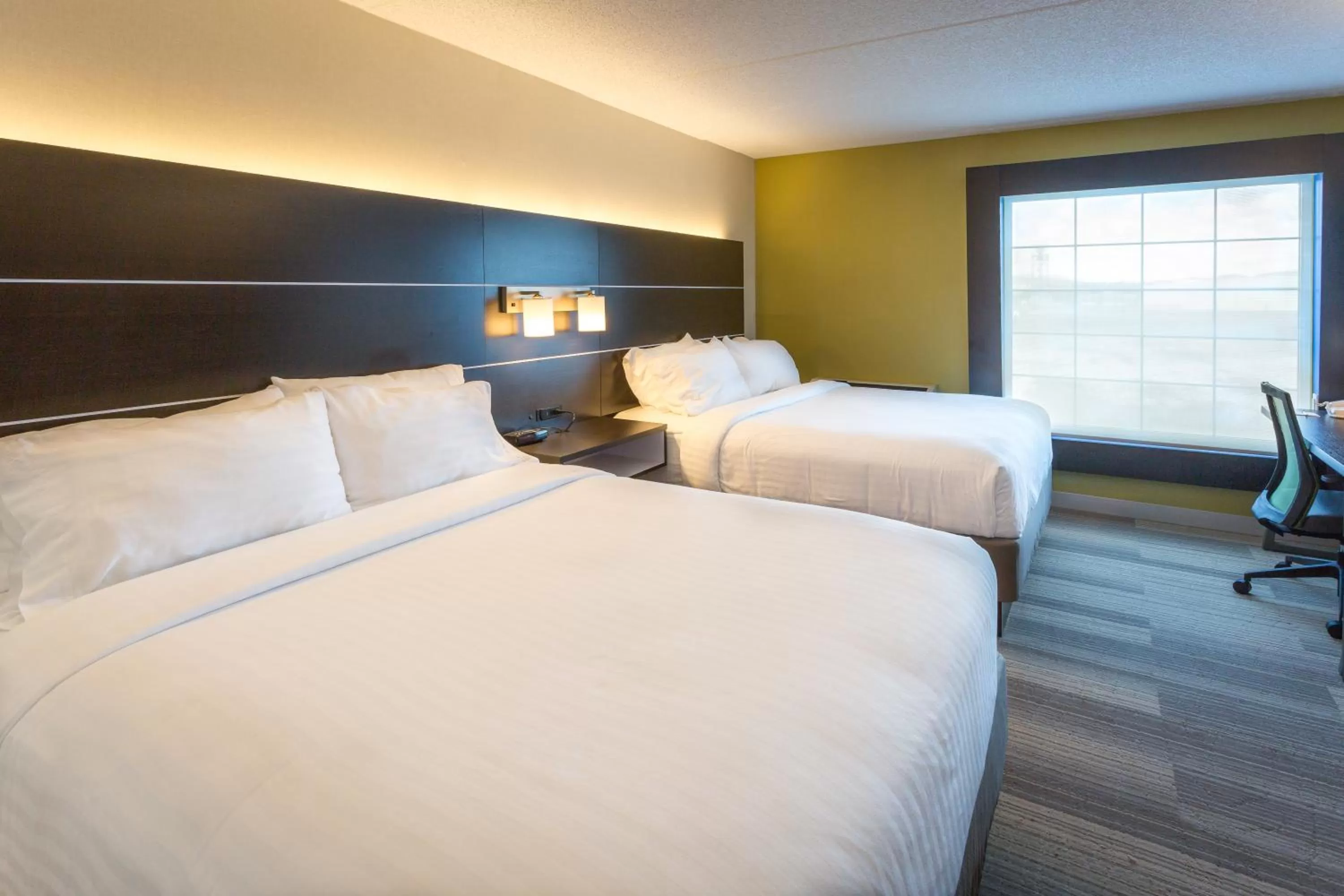 Photo of the whole room, Bed in Holiday Inn Express Hotel & Suites Reading by IHG